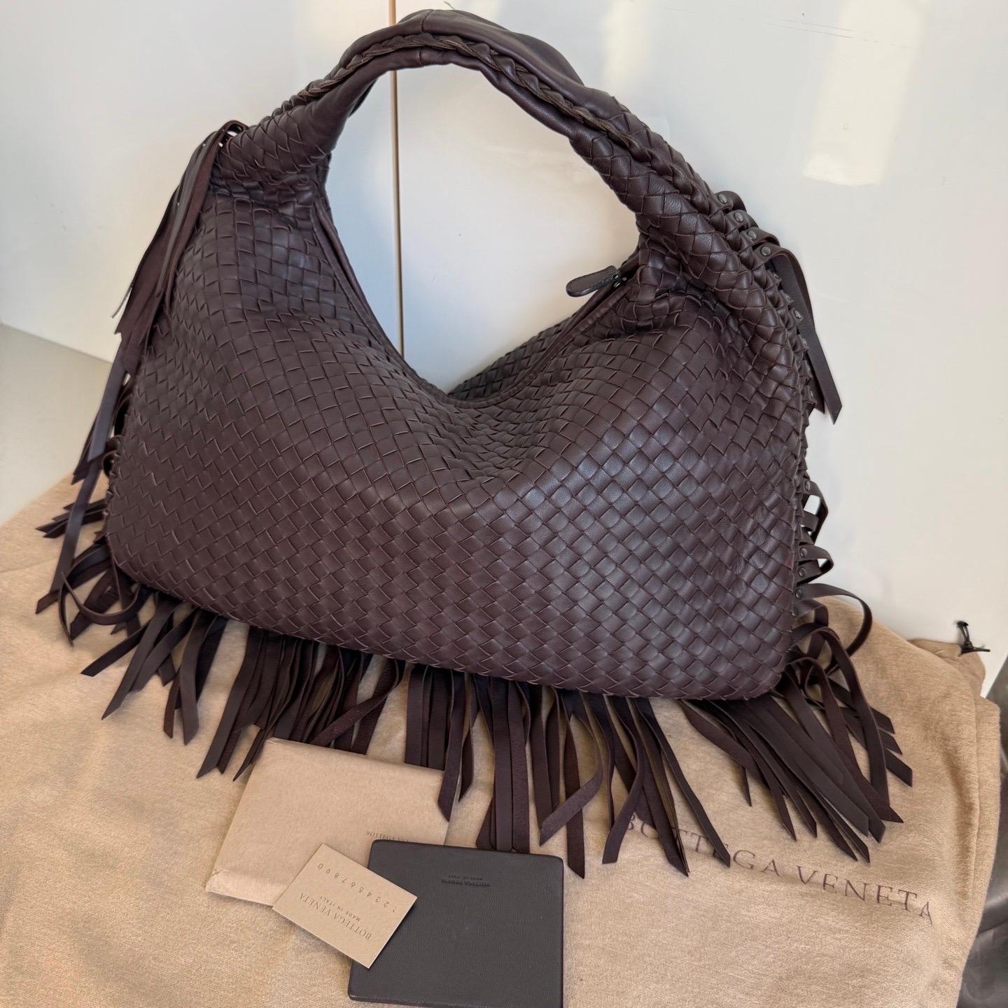 Bottega Veneta Veneta Fringed Hobo Large Black 47cm Lambskin Leather In Excellent Condition For Sale In AUBERVILLIERS, FR