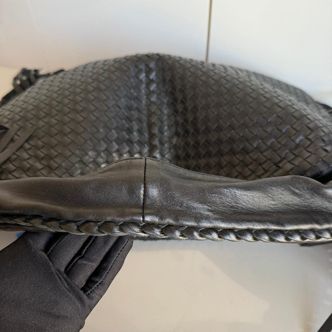 Women's Bottega Veneta Veneta Fringed Hobo Large Black 50-53cm Lambskin Leather For Sale