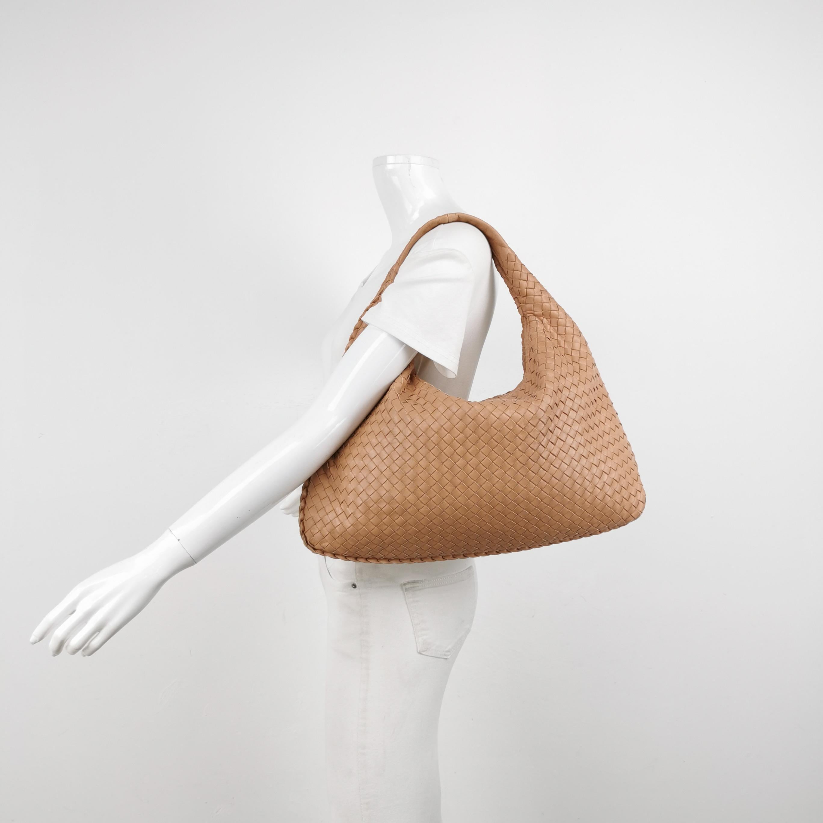 Bottega Veneta Hobo Beige Almond Brown 47cm Bon état - En vente à AUBERVILLIERS, FR