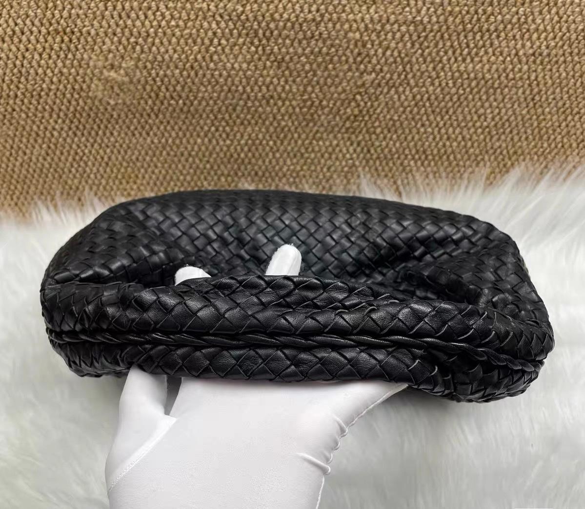 Bottega Veneta Hobo in pelle nera grande 48 cm In condizioni buone in vendita a AUBERVILLIERS, FR