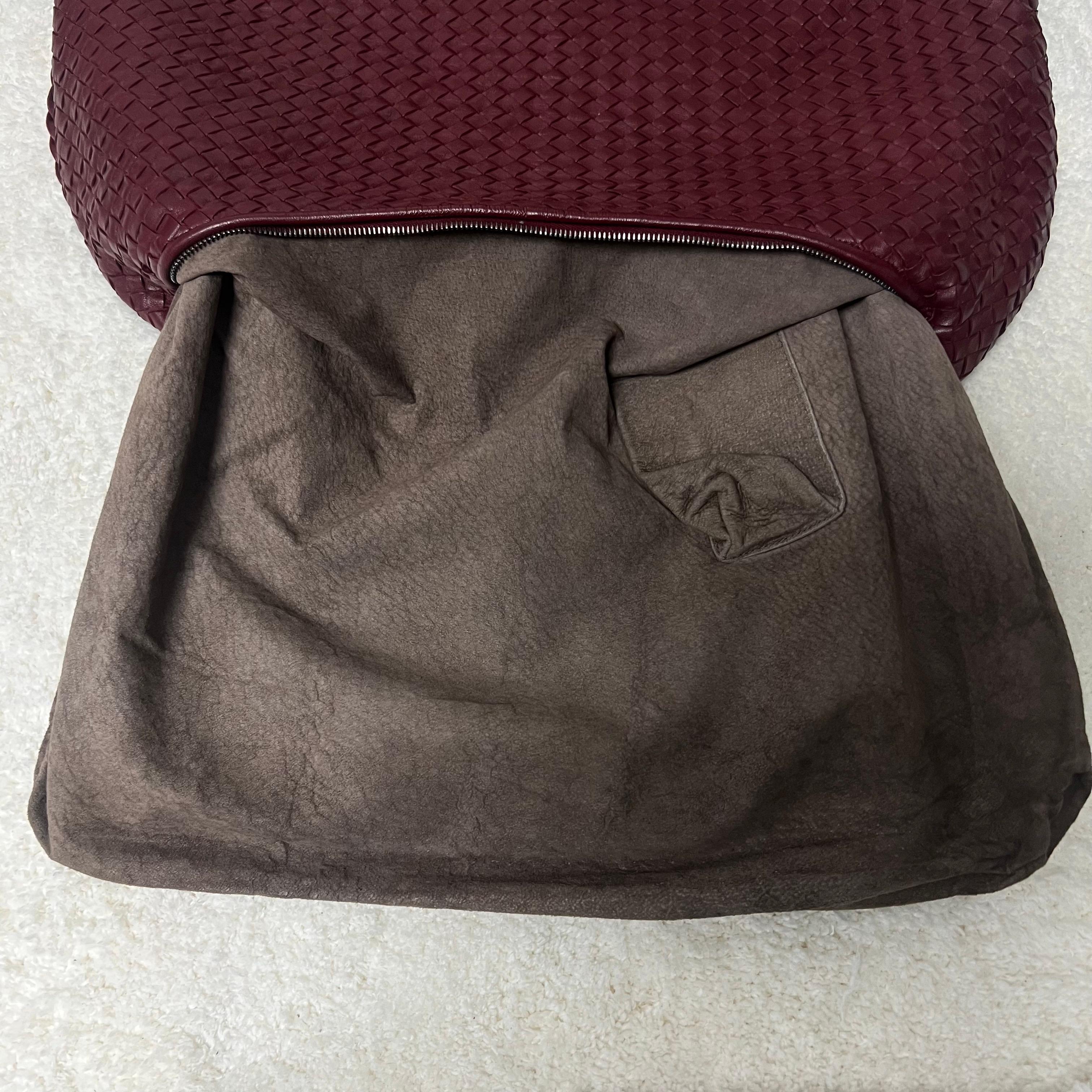 Bottega Veneta Sac à main en cuir bourgogne Maxi 50cm en vente 3