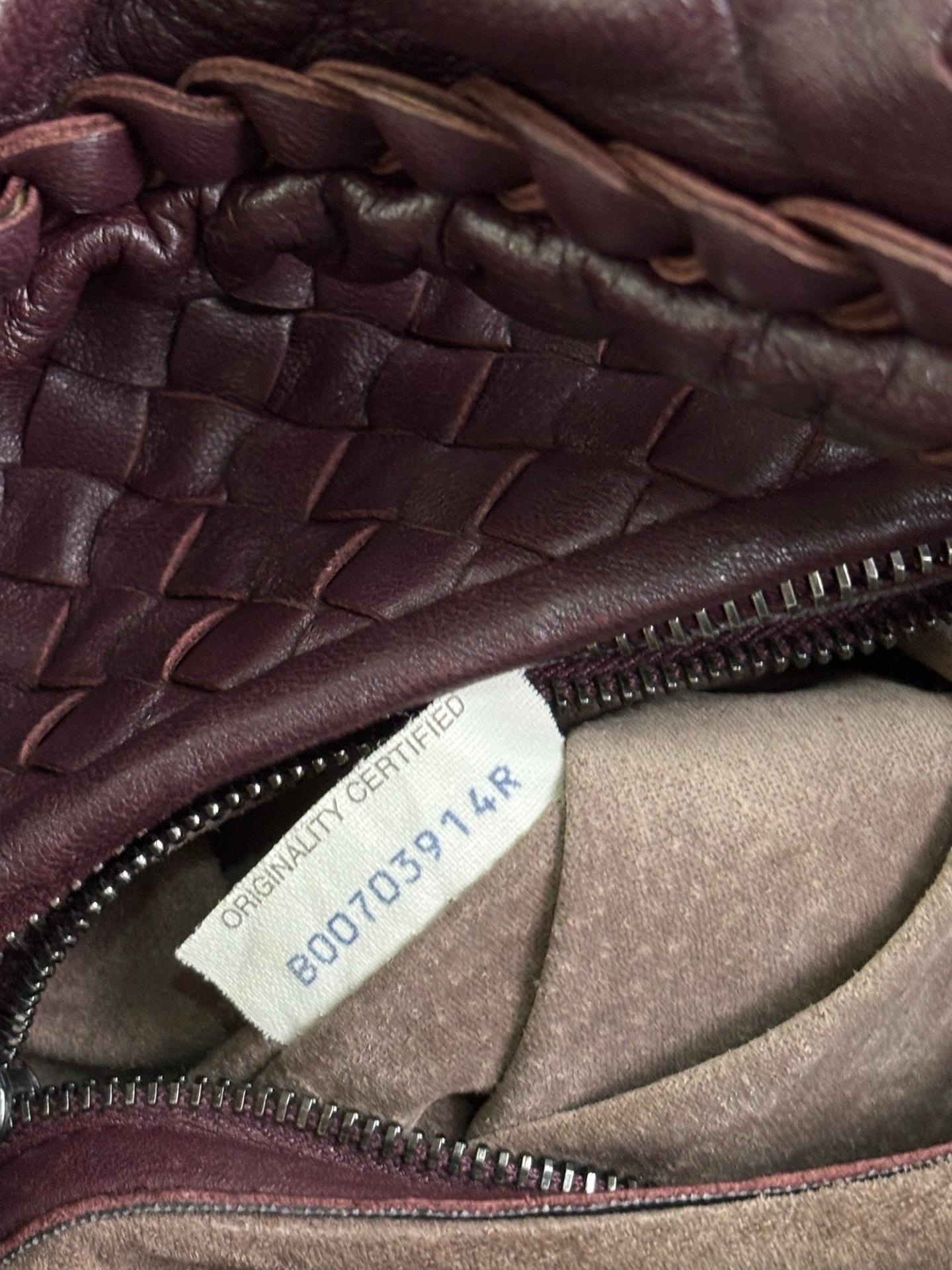 Bottega Veneta Veneta Hobo Bourgogne Vin Intreciatto Leather Bag Large 45cm en vente 14
