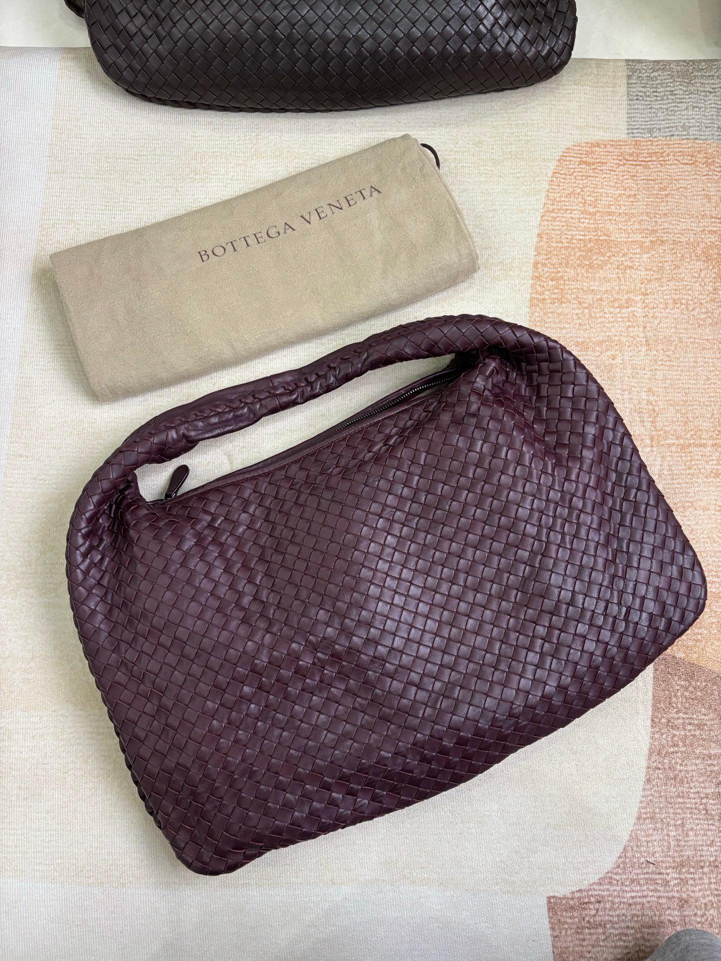 Noir Bottega Veneta Veneta Hobo Bourgogne Vin Intreciatto Leather Bag Large 45cm en vente