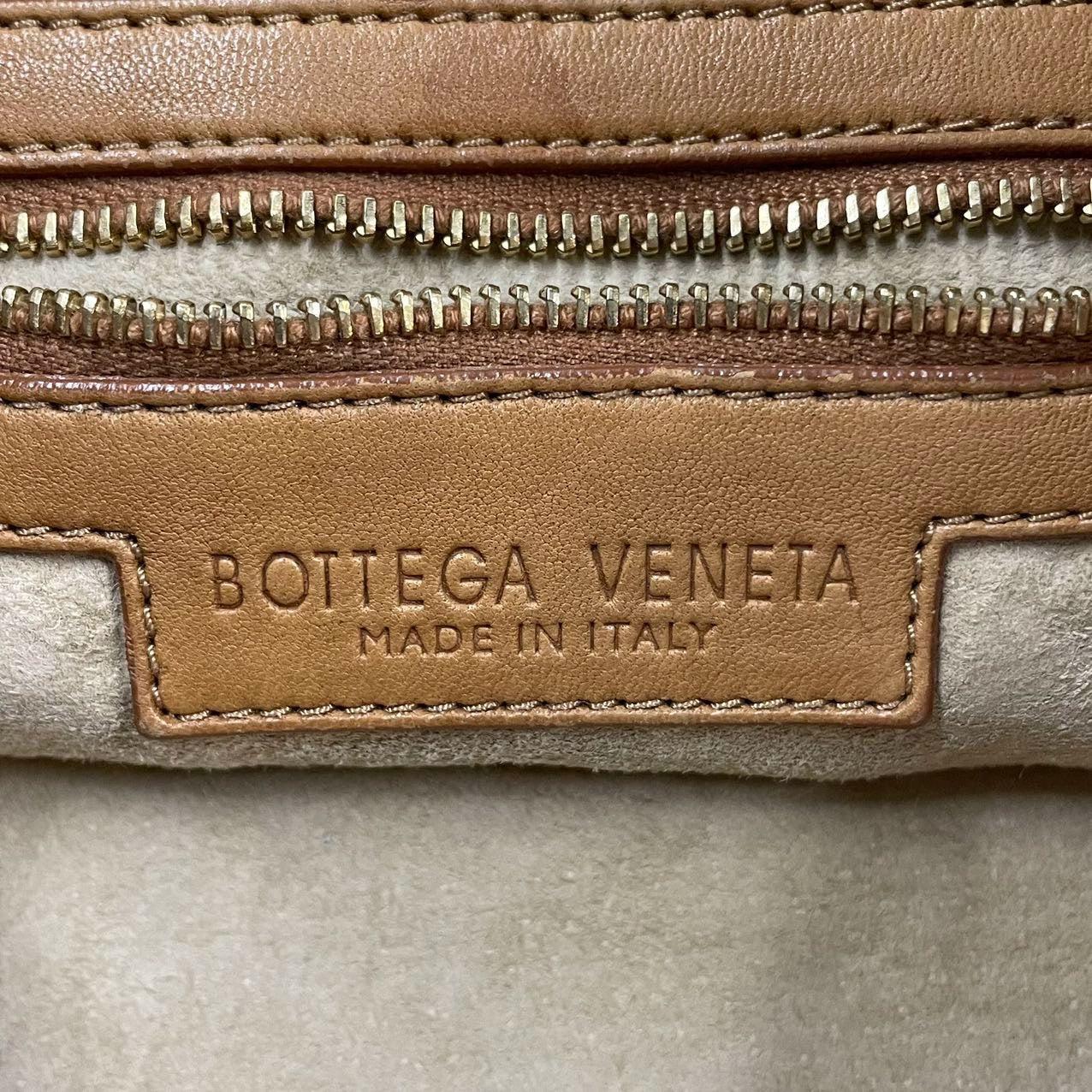 Bottega Veneta Veneta Hobo Kamel-Lammfell Leder 40cm im Angebot 3