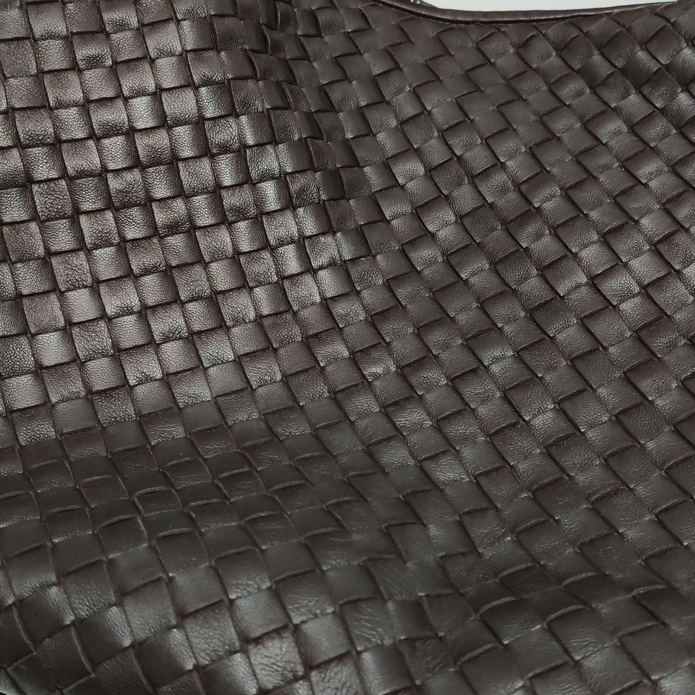 Bottega Veneta Hobo Chocolat Noir Brown Intrecciato Leather Bag 48cm en vente 11