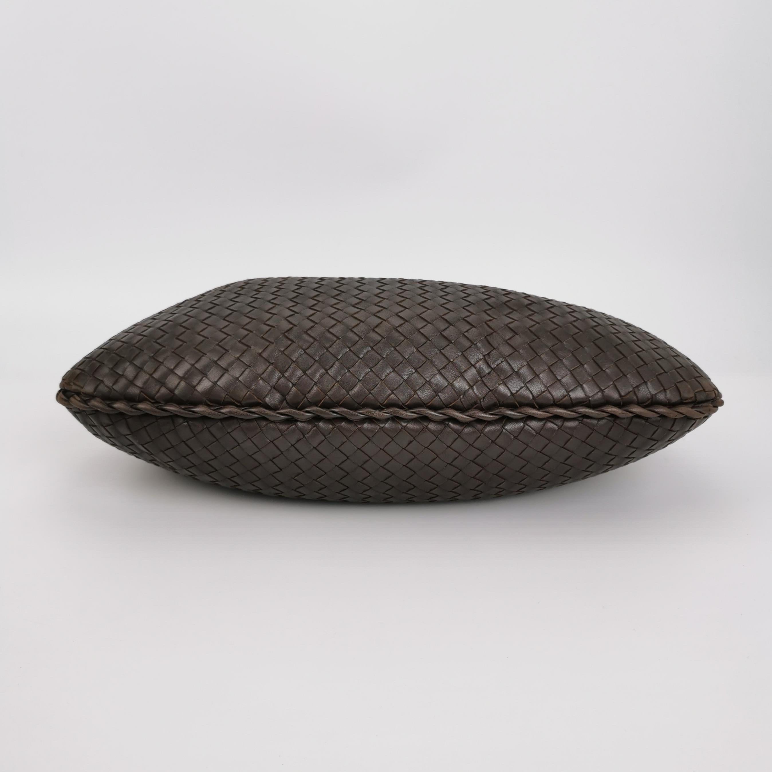 Bottega Veneta Veneta Hobo Dark Chocolate Brown Intrecciato Leather Bag 48cm In Good Condition For Sale In AUBERVILLIERS, FR