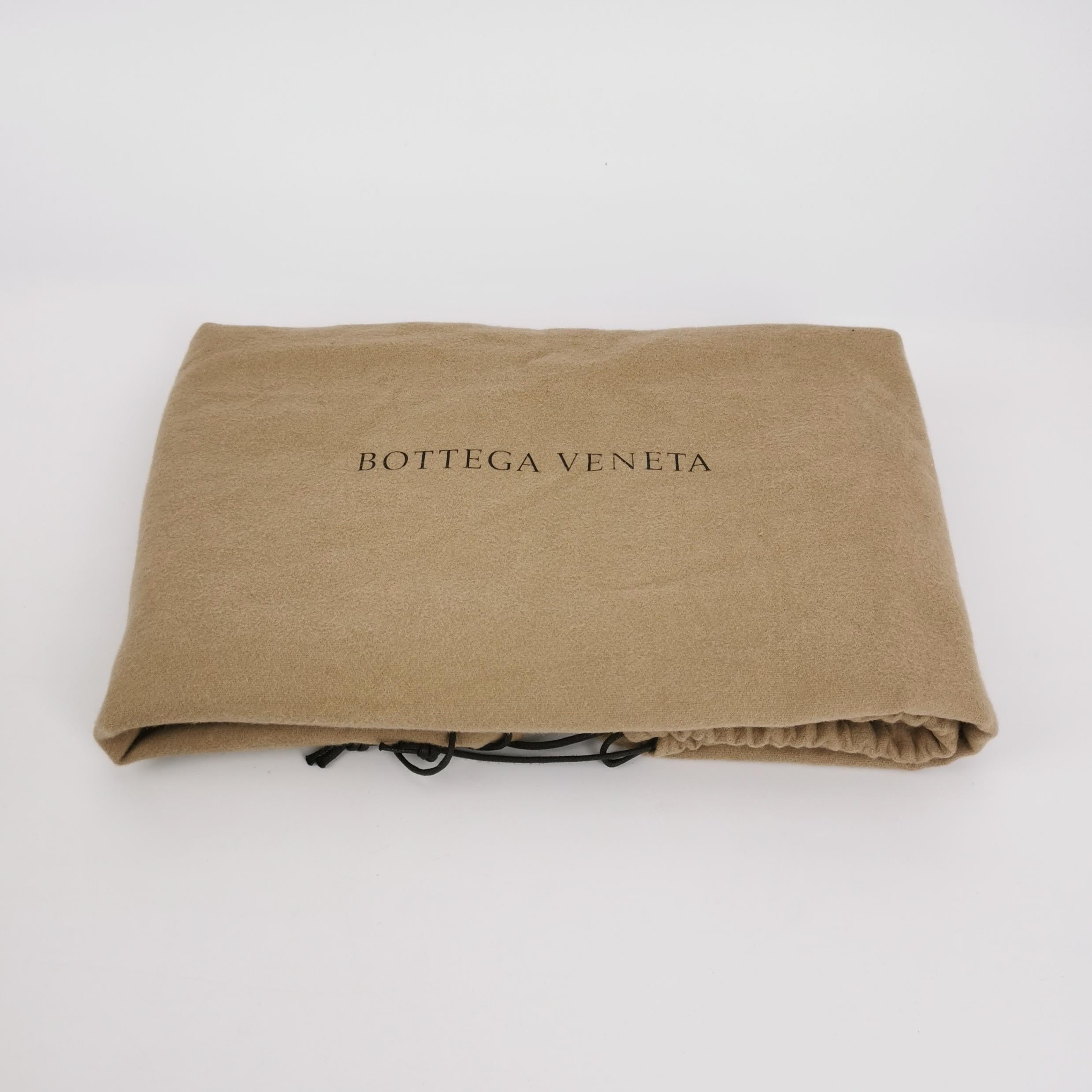 Bottega Veneta Hobo Chocolat Noir Brown Intrecciato Leather Bag 48cm en vente 3