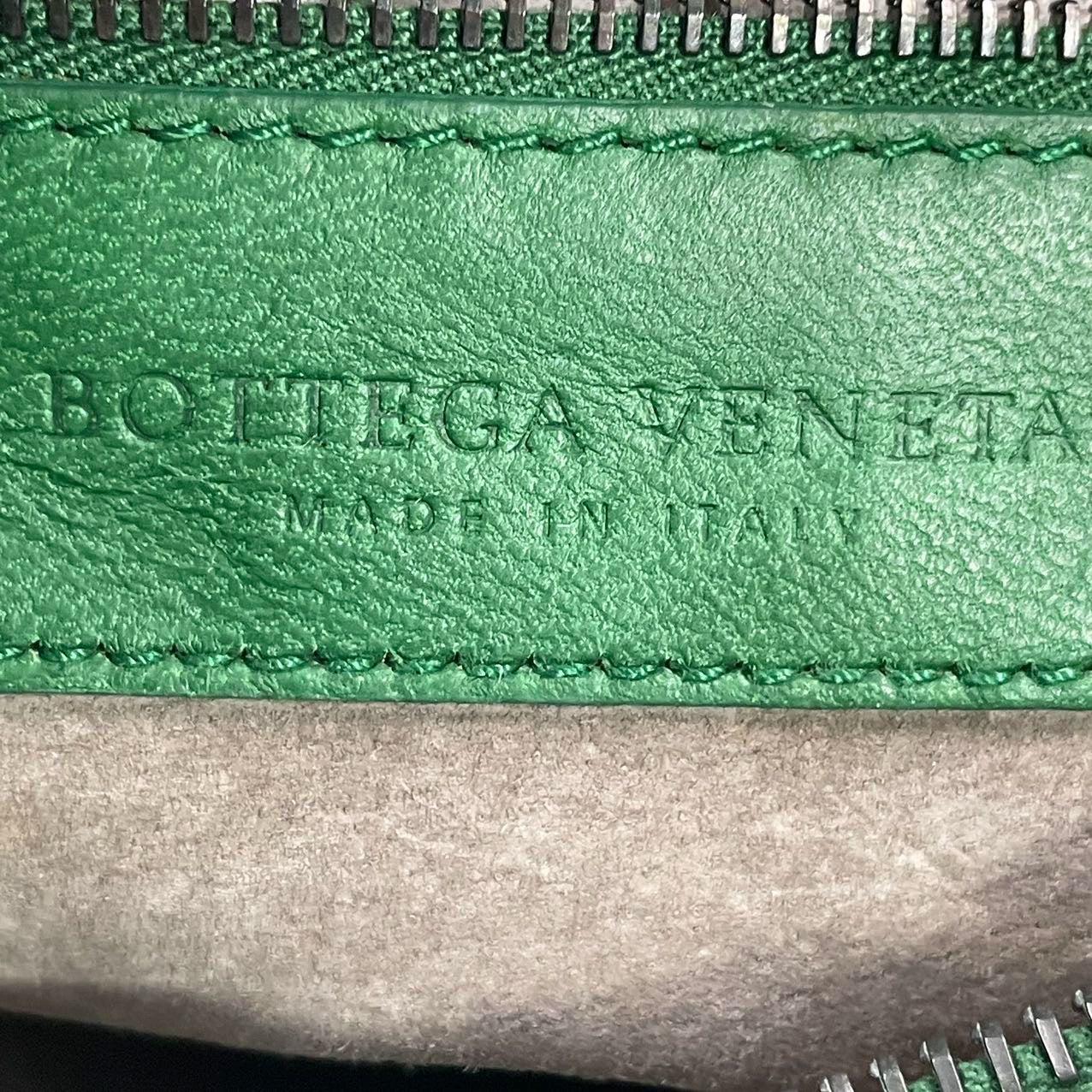Bottega Veneta Veneta Hobo Dark Green Lambskin Leather 40cm For Sale 6
