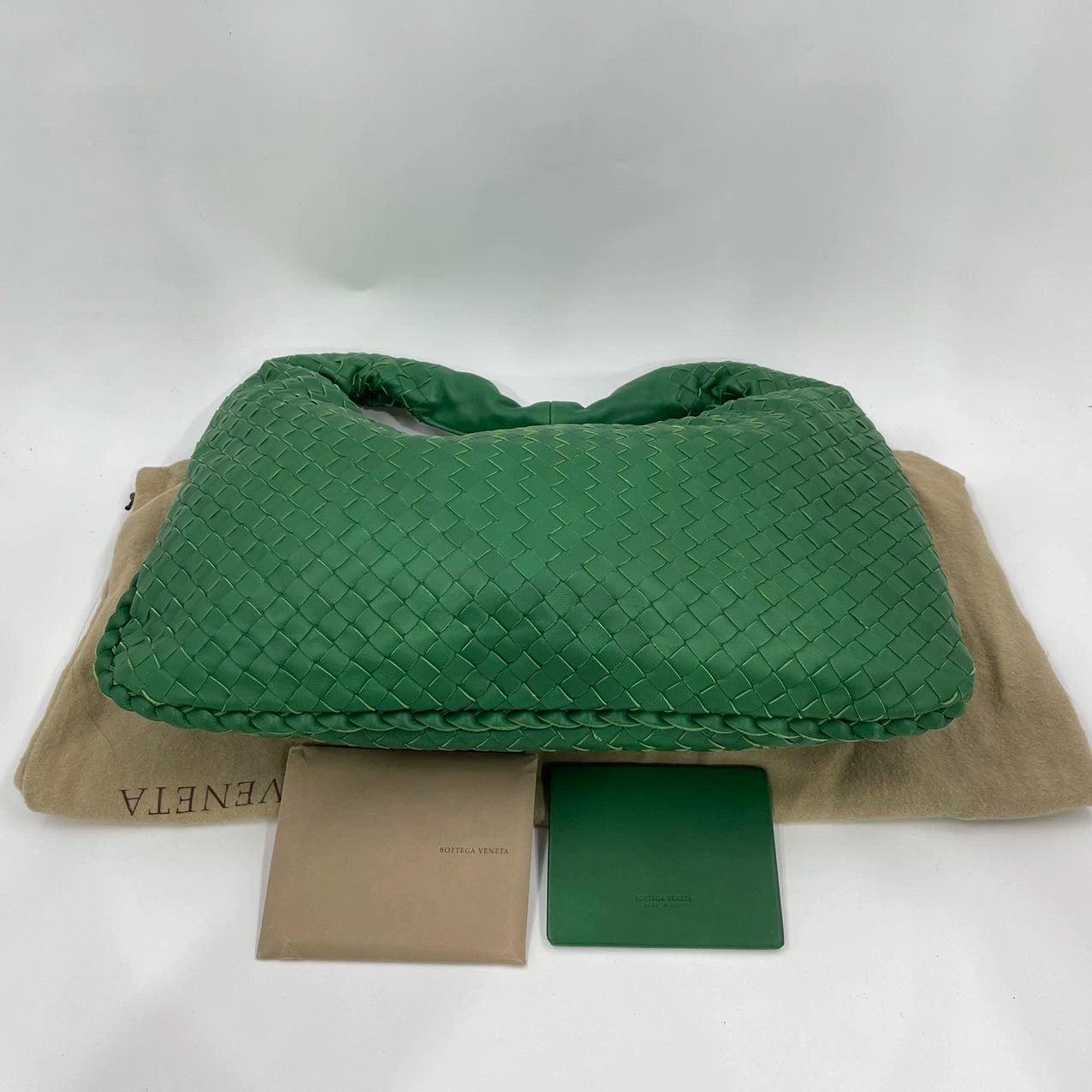 Bottega Veneta Veneta Hobo Dark Green Lambskin Leather 40cm For Sale 3