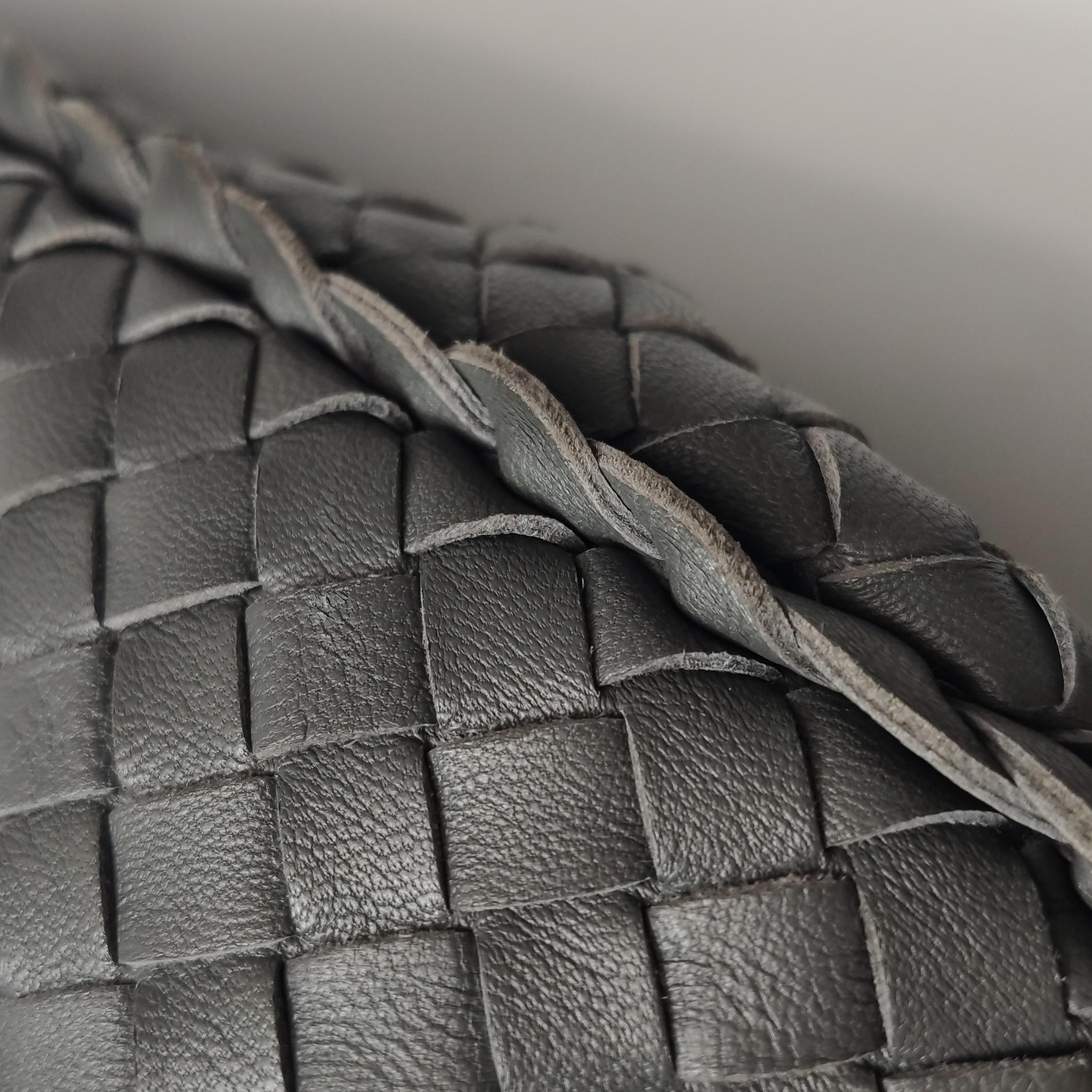 Bottega Veneta Sac à main en cuir gris foncé Maxi 55cm en vente 6