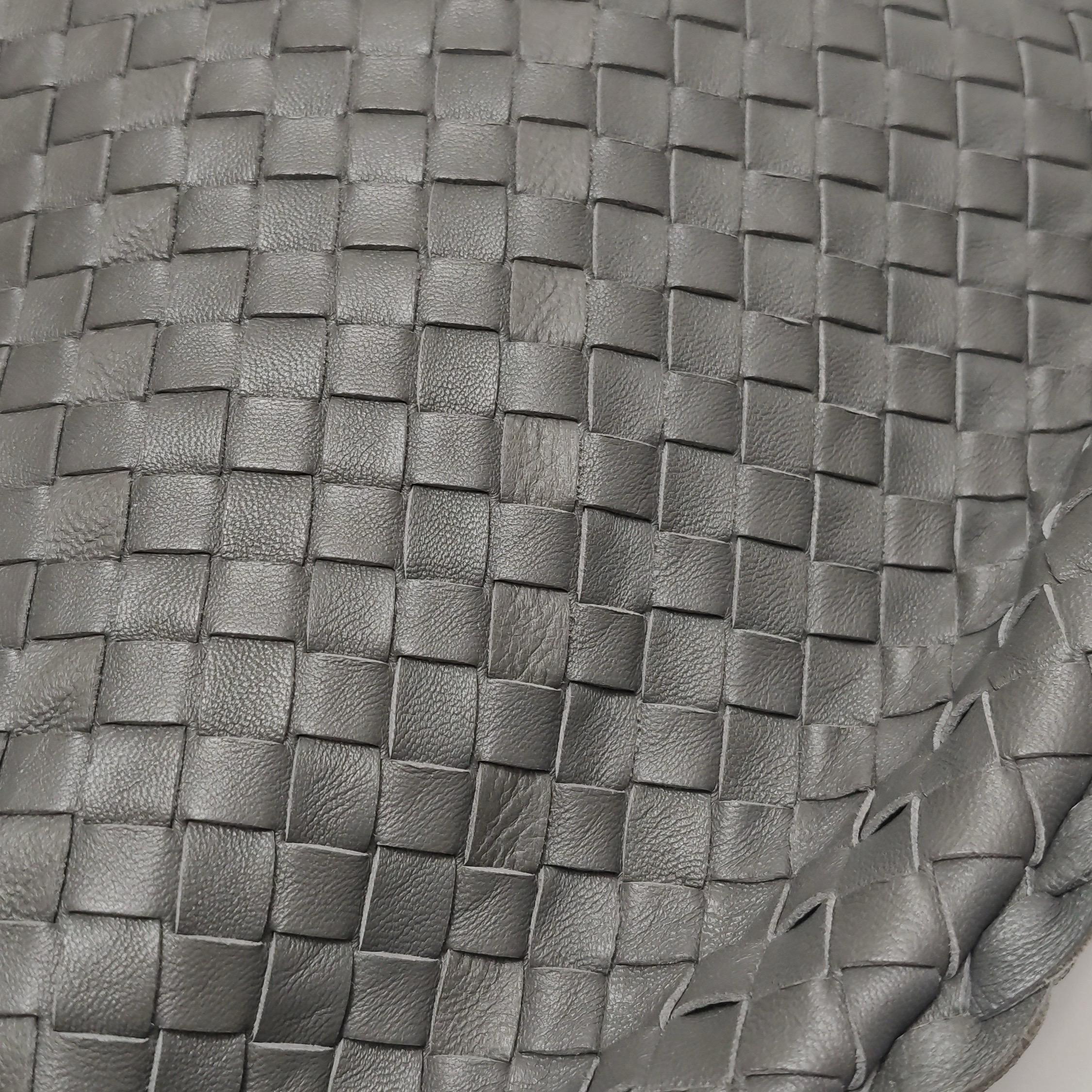 Bottega Veneta Sac à main en cuir gris foncé Maxi 55cm en vente 9