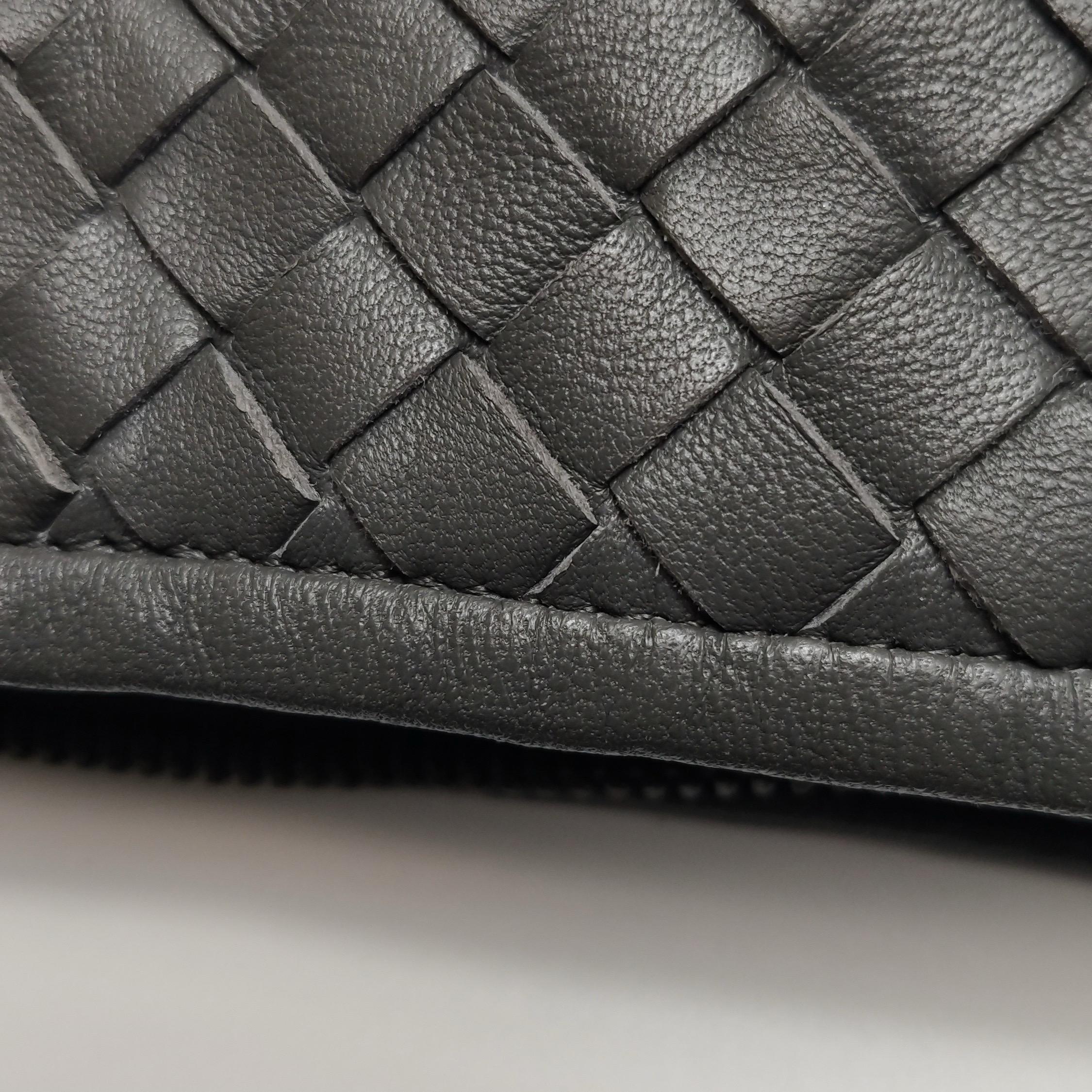 Bottega Veneta Sac à main en cuir gris foncé Maxi 55cm en vente 10