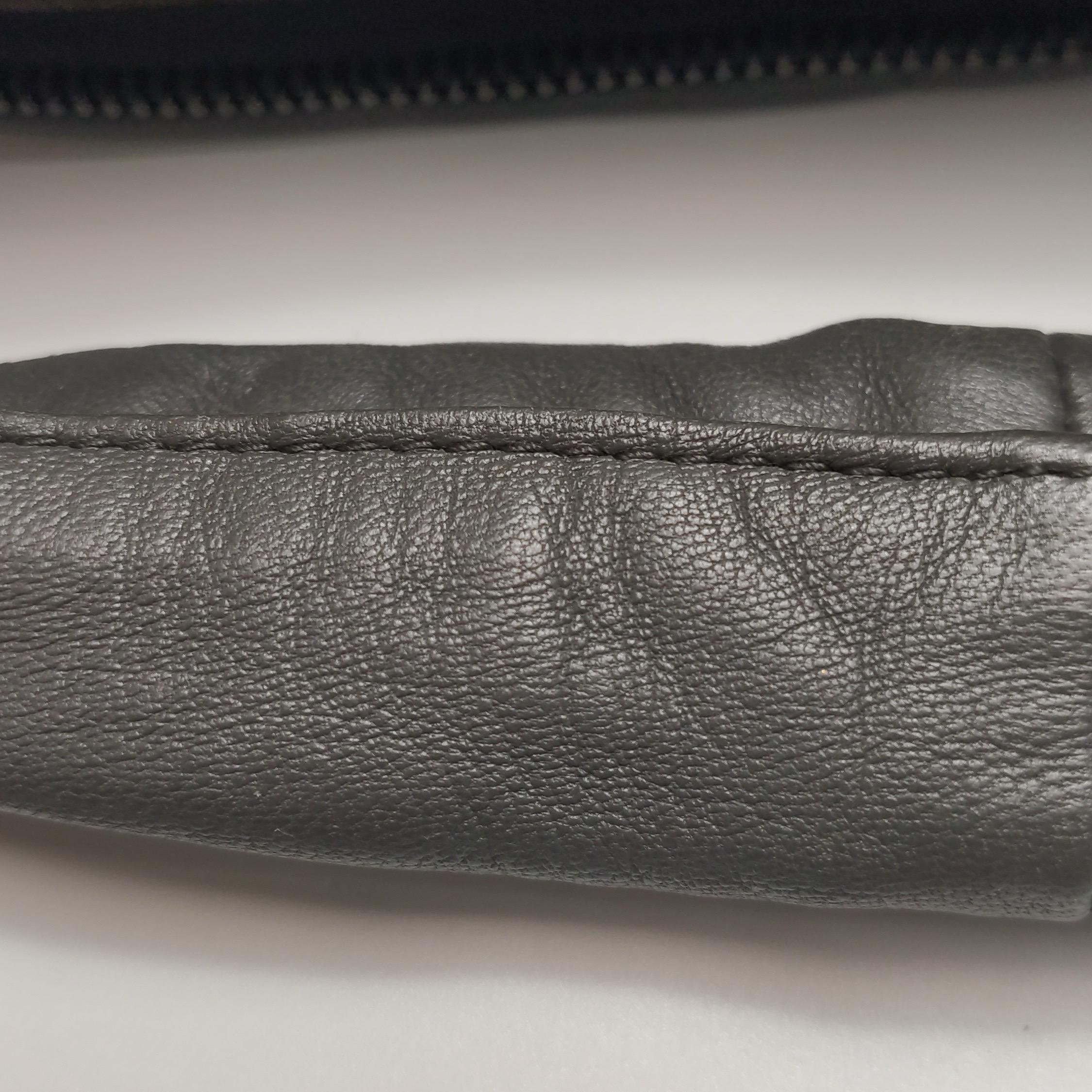 Bottega Veneta Sac à main en cuir gris foncé Maxi 55cm en vente 13