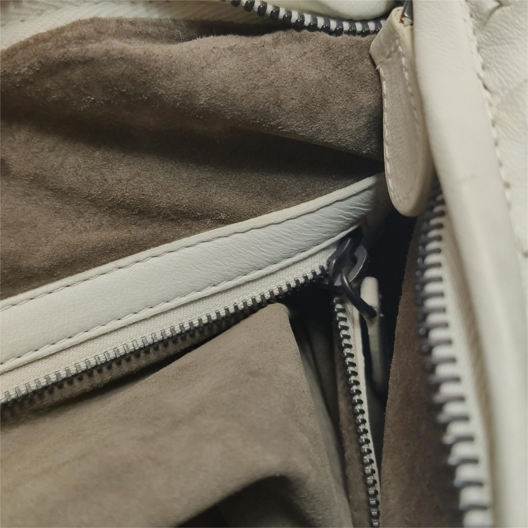 Bottega Veneta Sac à main en cuir blanc foncé Maxi 55cm en vente 5