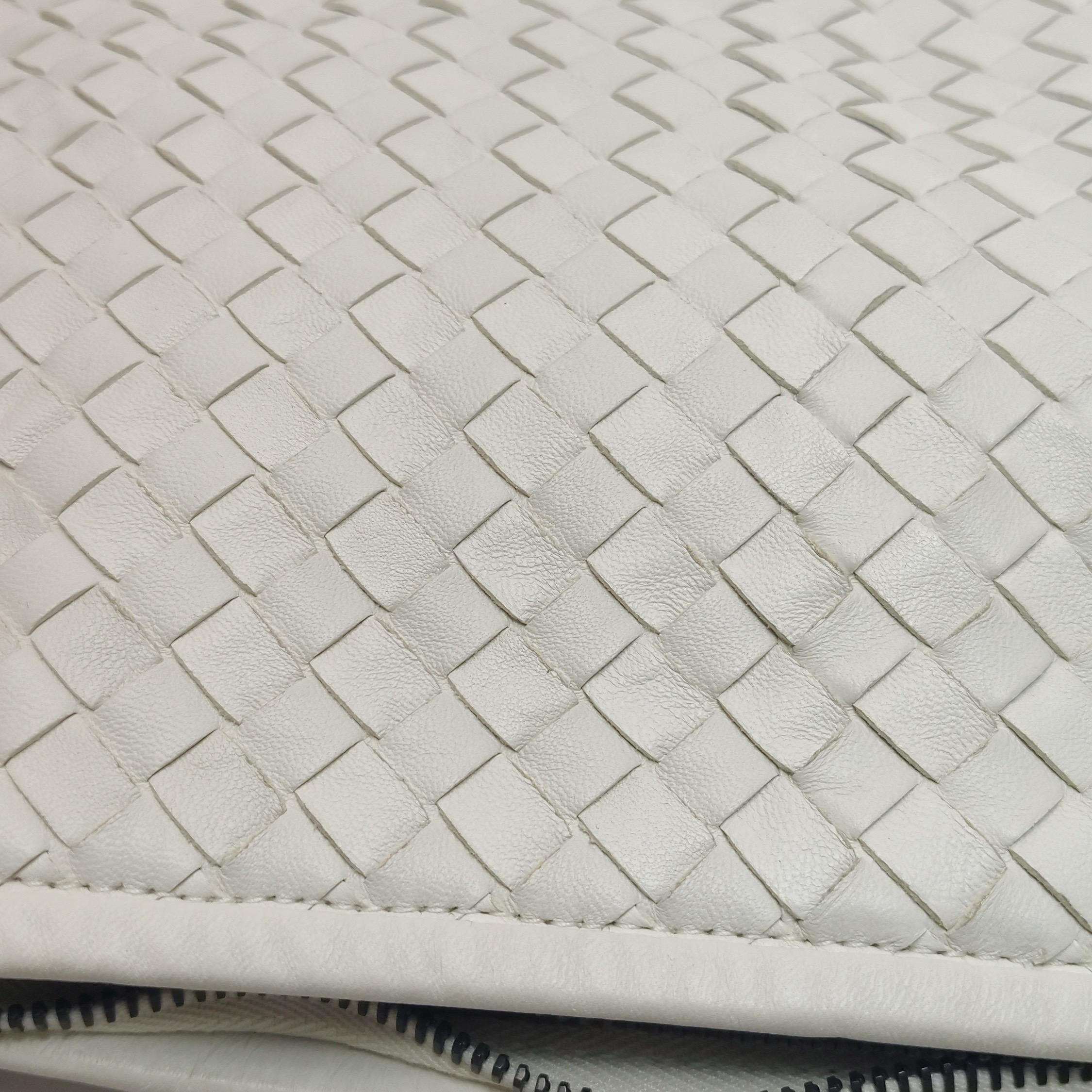 Bottega Veneta Sac à main en cuir blanc foncé Maxi 55cm en vente 8