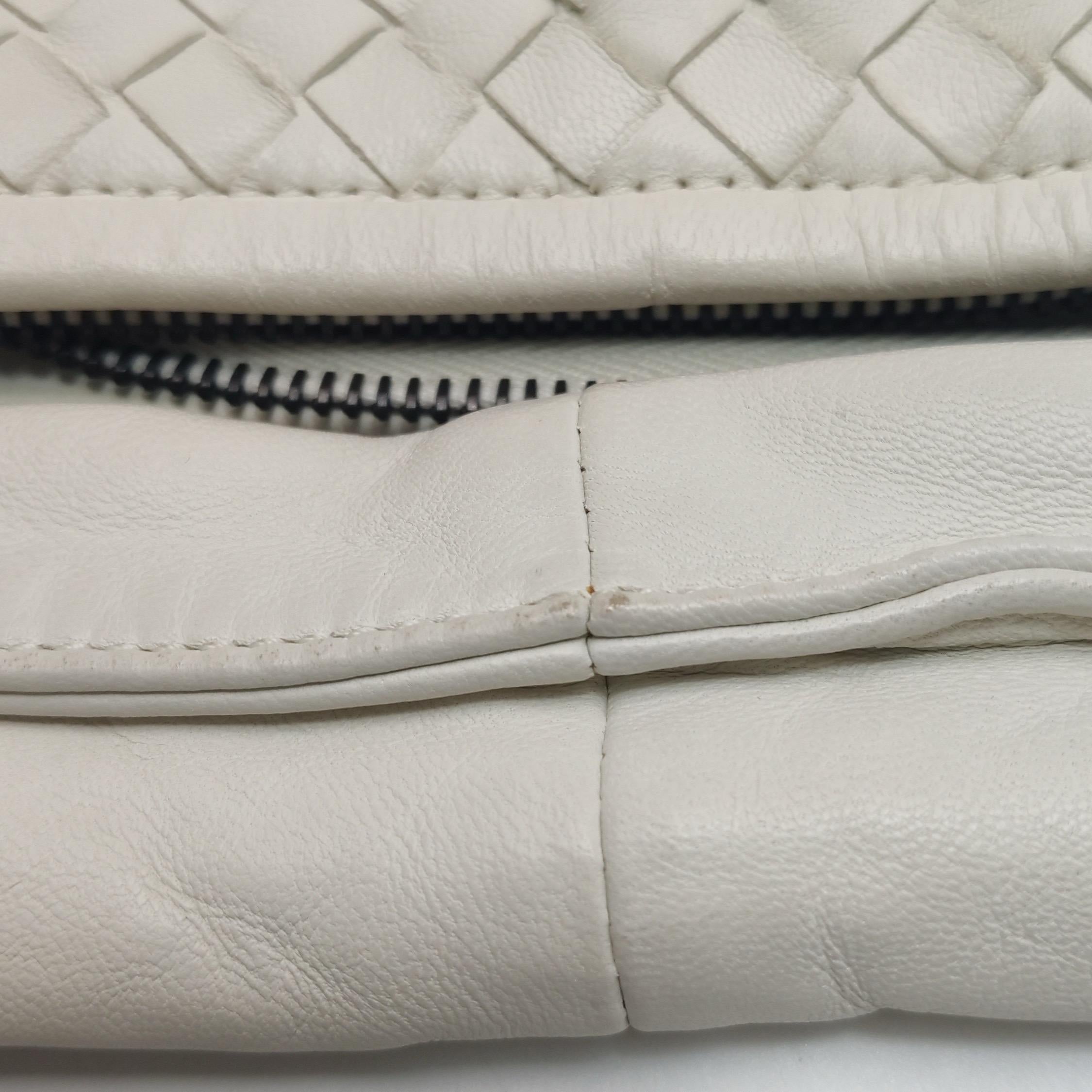 Bottega Veneta Sac à main en cuir blanc foncé Maxi 55cm en vente 10
