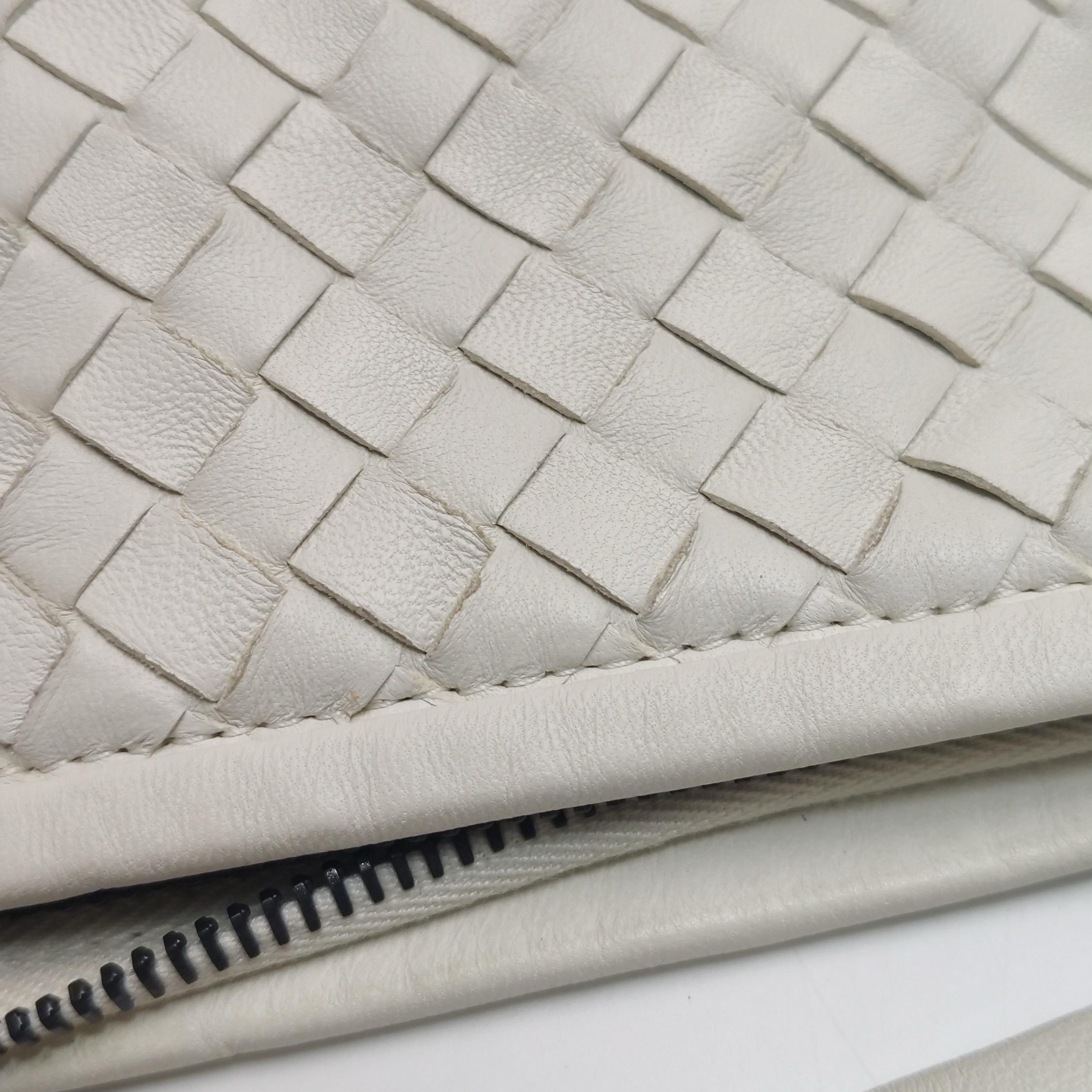 Bottega Veneta Sac à main en cuir blanc foncé Maxi 55cm en vente 13