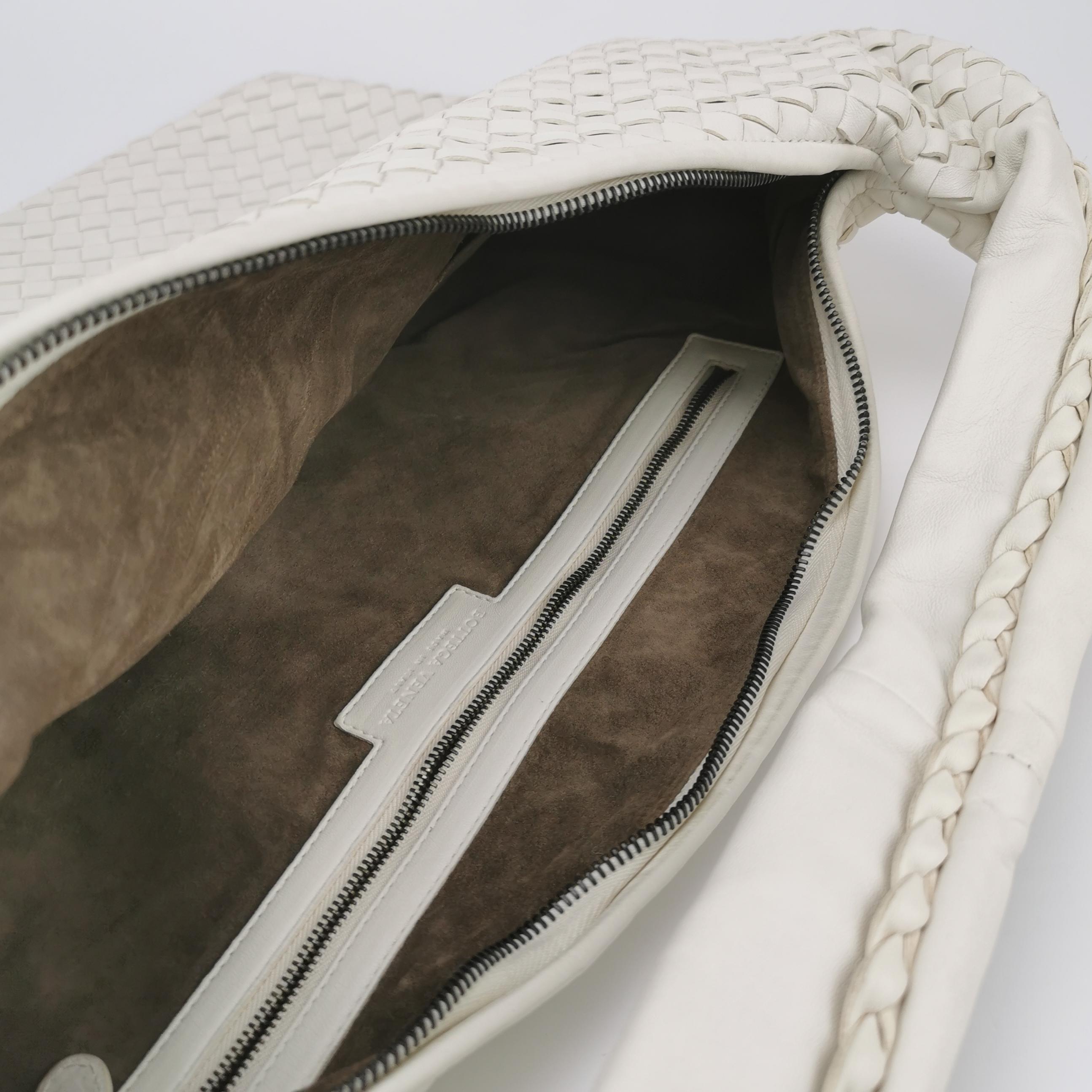 Bottega Veneta Sac à main en cuir blanc foncé Maxi 55cm en vente 4