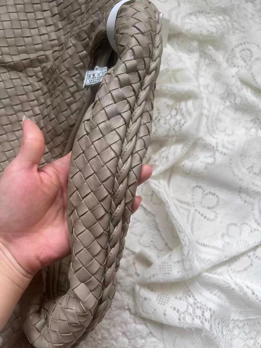 Bottega Veneta Veneta Hobo Grau Intreciatto Ledertasche Groß 47cm im Angebot 3