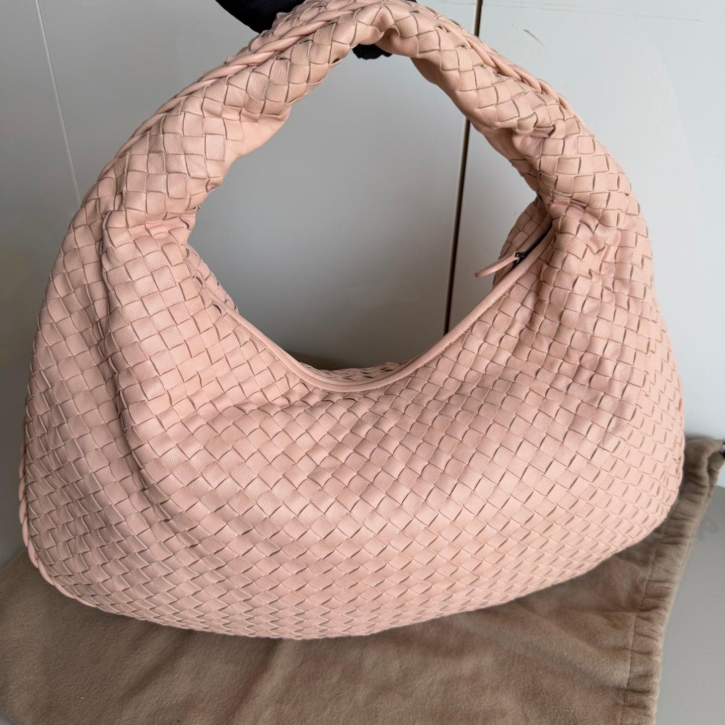 Bottega Veneta Veneta Hobo Intrecciato Light Almond Pink Intrecciato Leather Bag 48cm
 These are professional photos of the actual bag .
 This Bottega Veneta Veneta Bag is an exceptional piece of luxury, crafted from iconic lambskin leather with the