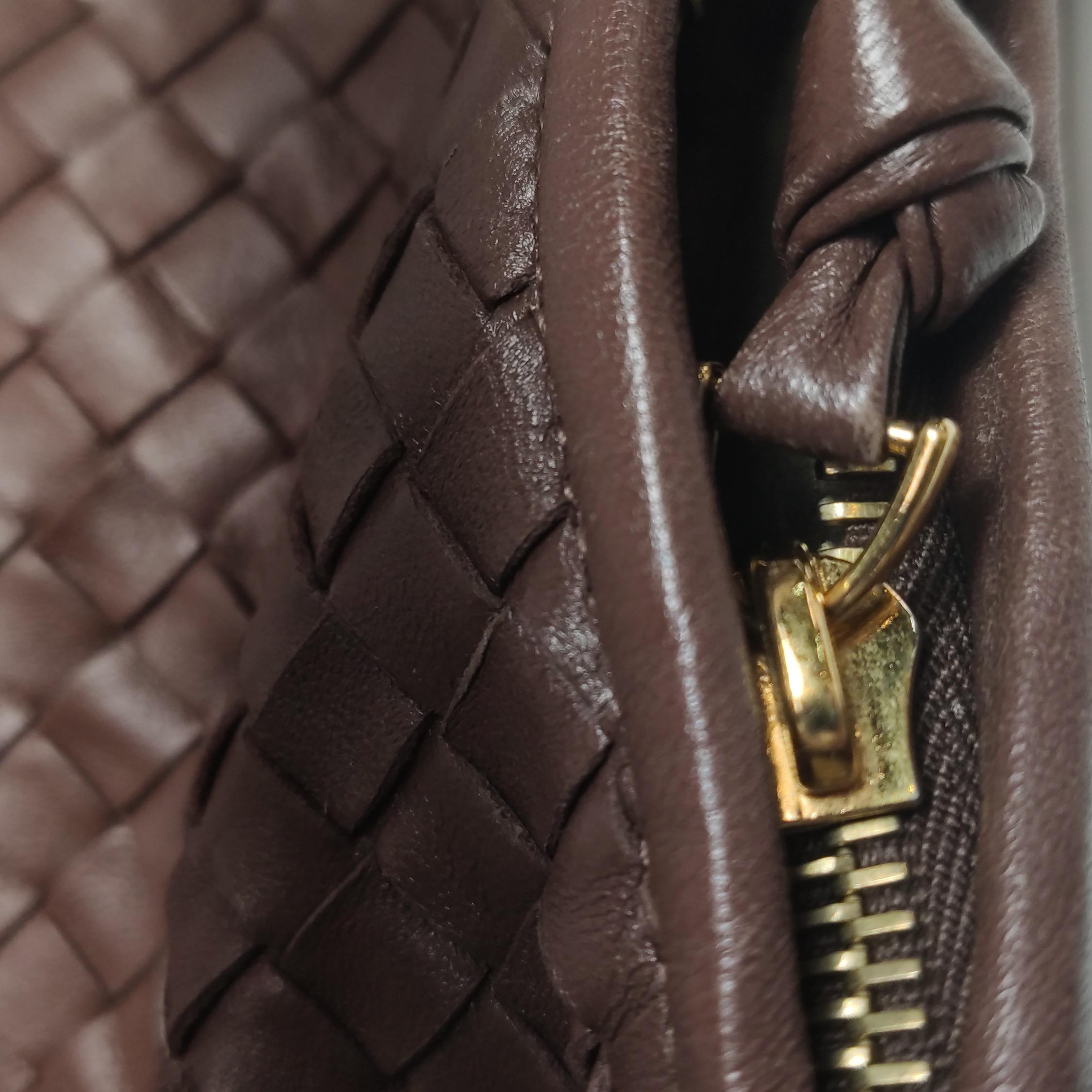 Bottega Veneta Veneta Hobo Intrecciato in pelle d'agnello marrone medio in vendita 5