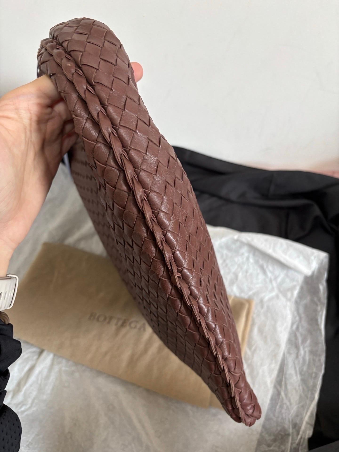 Bottega Veneta Hobo Intrecciato Chocolat Marron Moyen Cuir d'Agneau en vente 6