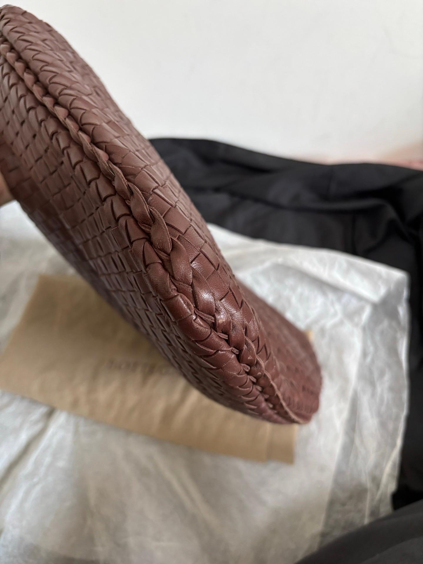 Bottega Veneta Hobo Intrecciato Chocolat Marron Moyen Cuir d'Agneau en vente 7