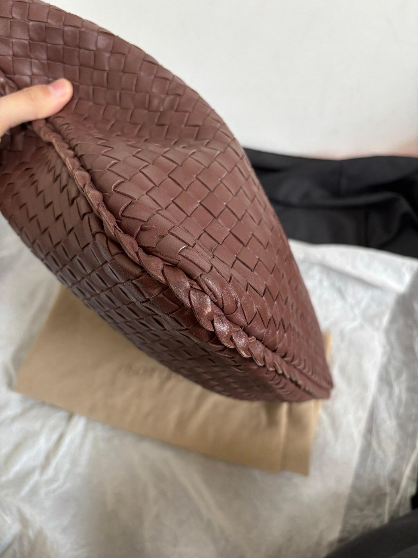 Bottega Veneta Hobo Intrecciato Chocolat Marron Moyen Cuir d'Agneau en vente 8
