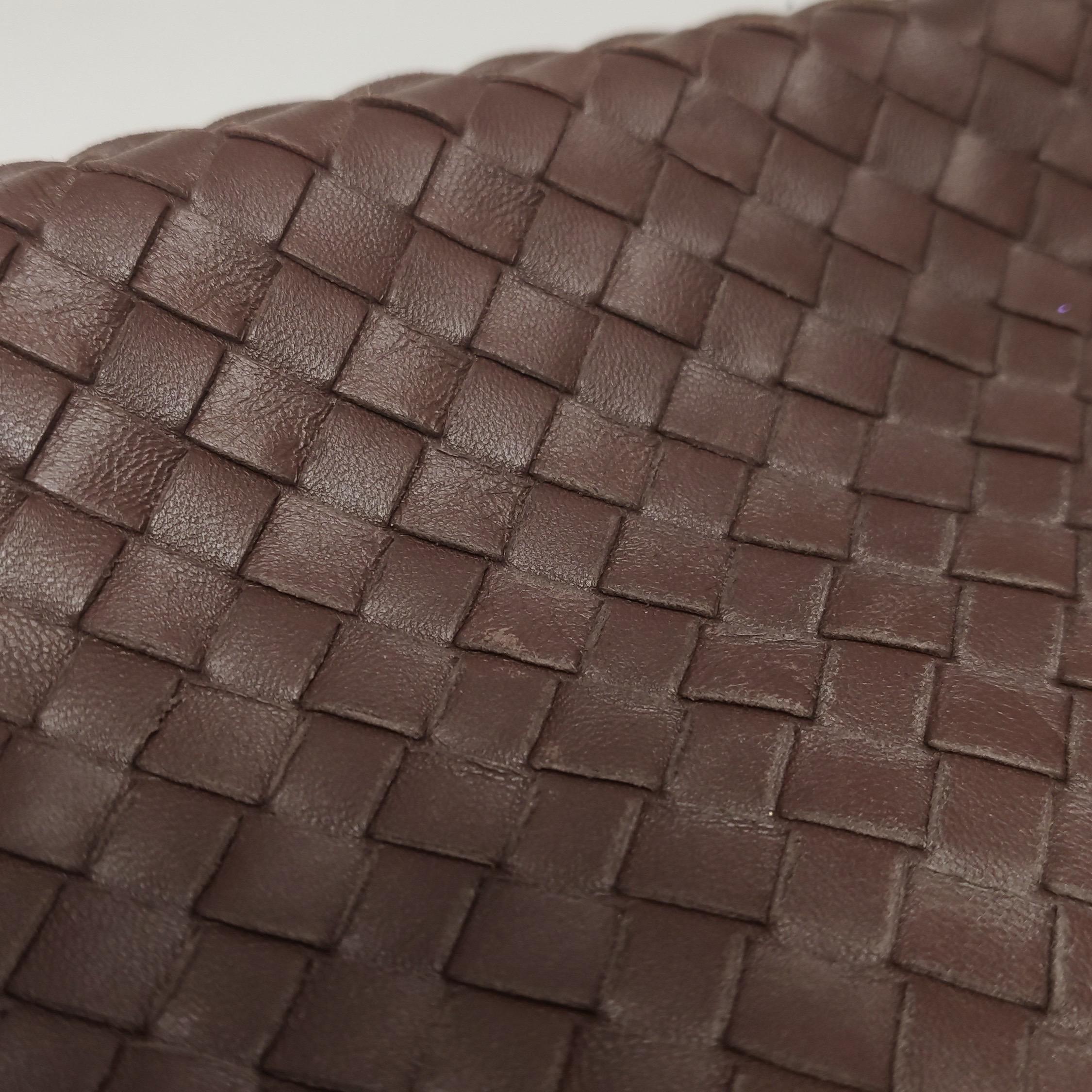 Bottega Veneta Veneta Hobo Intrecciato in pelle d'agnello marrone medio in vendita 7