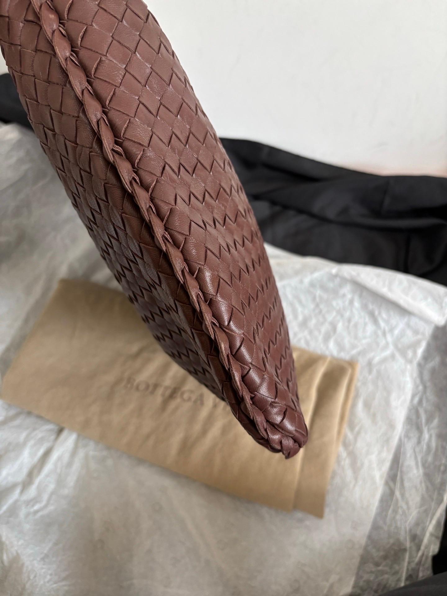 Bottega Veneta Hobo Intrecciato Chocolat Marron Moyen Cuir d'Agneau en vente 9