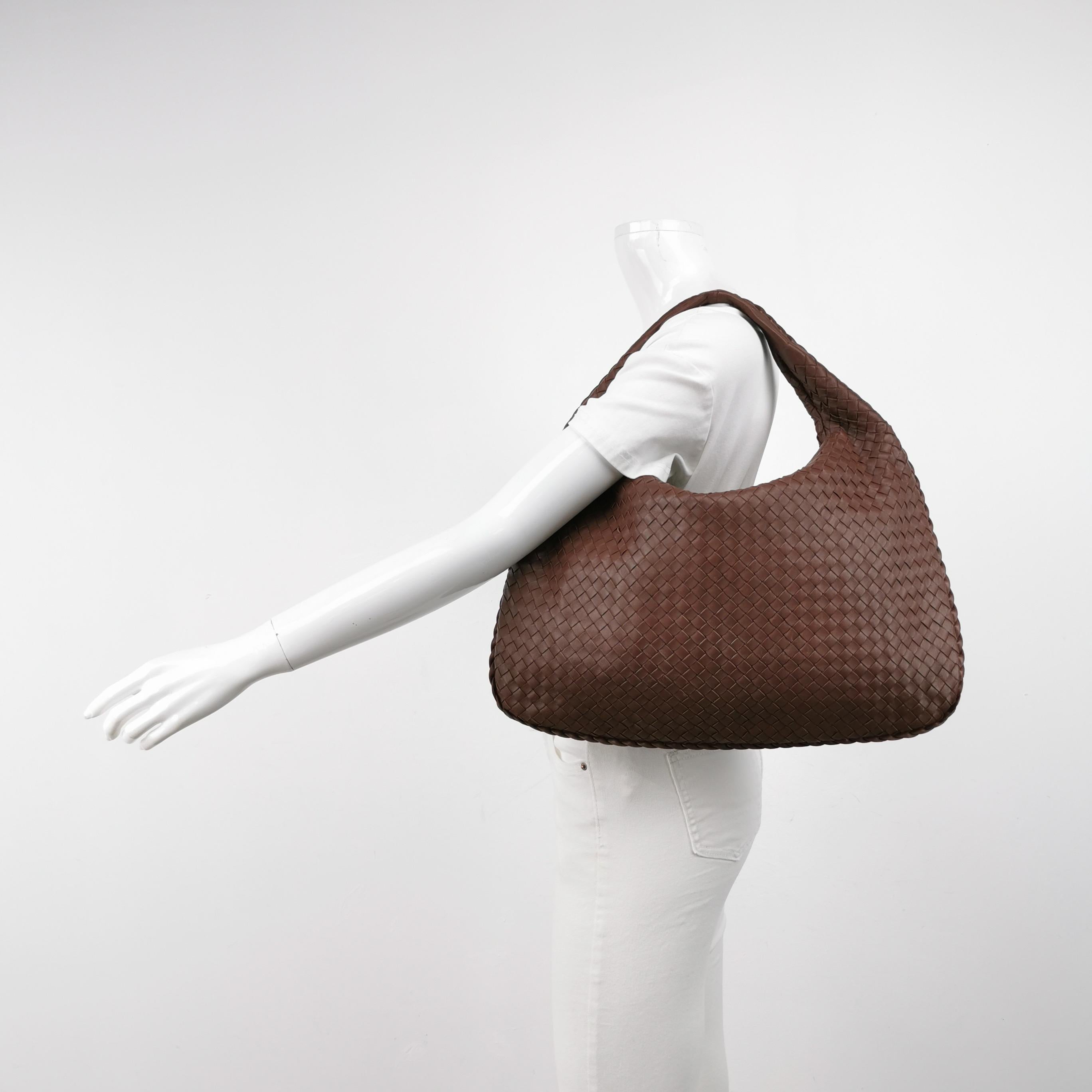 Bottega Veneta Veneta Hobo Intrecciato in pelle d'agnello marrone medio In condizioni buone in vendita a AUBERVILLIERS, FR