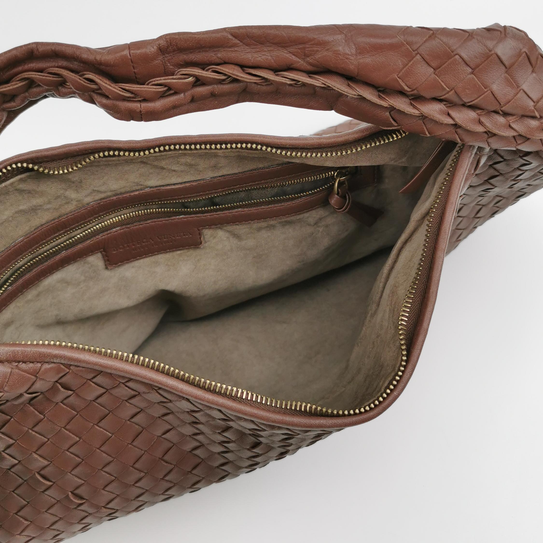 Bottega Veneta Veneta Hobo Intrecciato in pelle d'agnello marrone medio in vendita 2