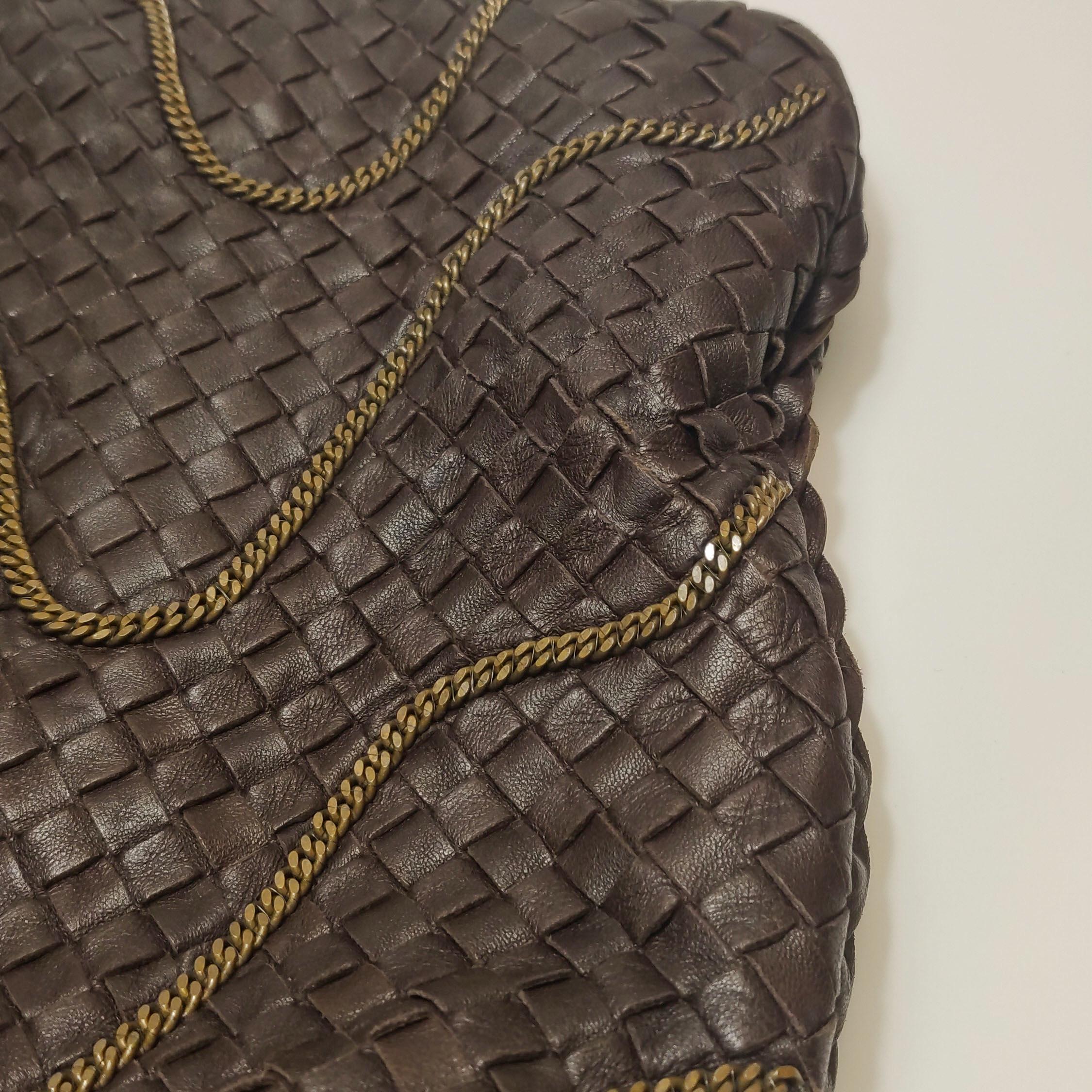 Bottega Veneta Hobo Intrecciato Cuir marron foncé Fermeture éclair Chaîne Embellie en vente 6