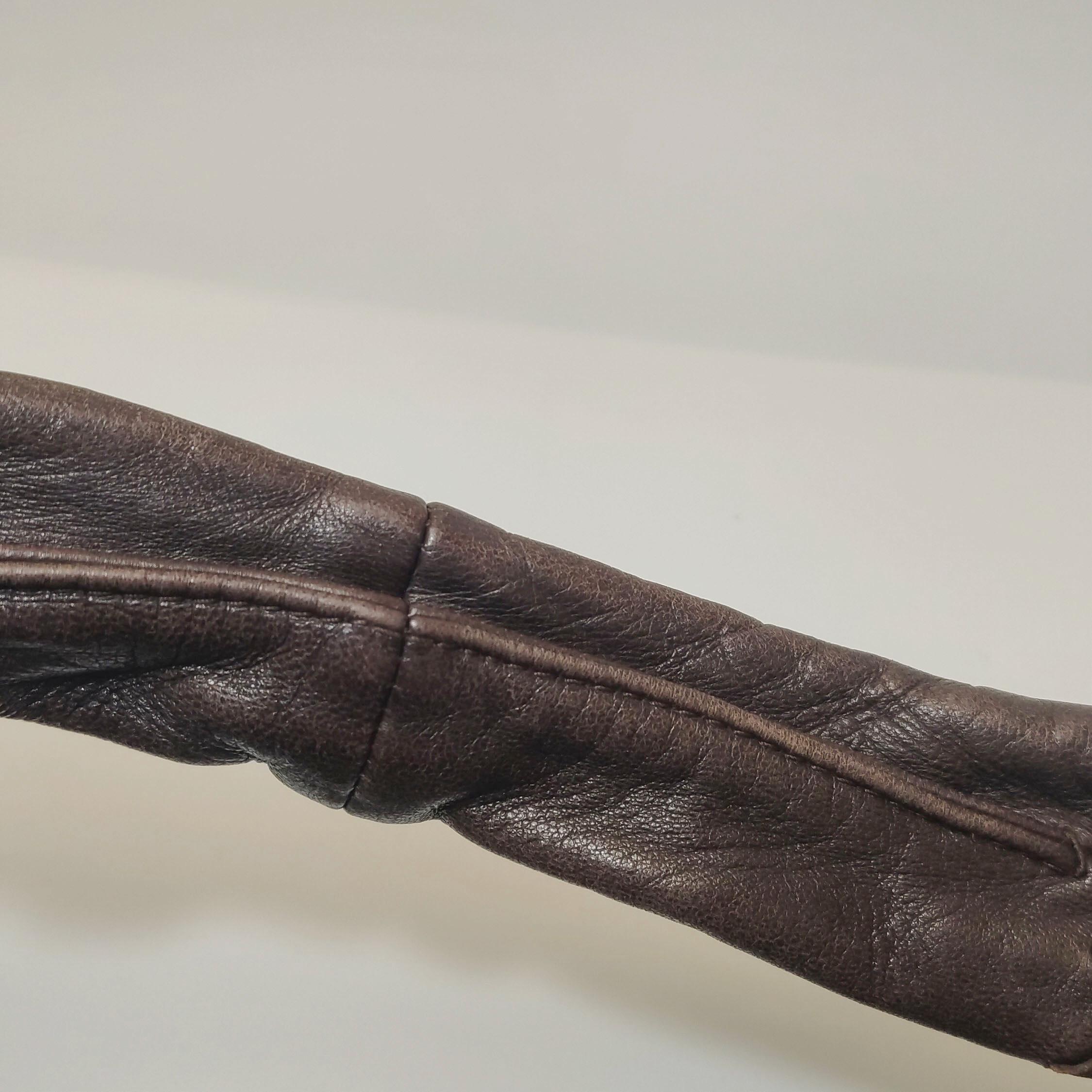 Bottega Veneta Hobo Intrecciato Cuir marron foncé Fermeture éclair Chaîne Embellie en vente 7
