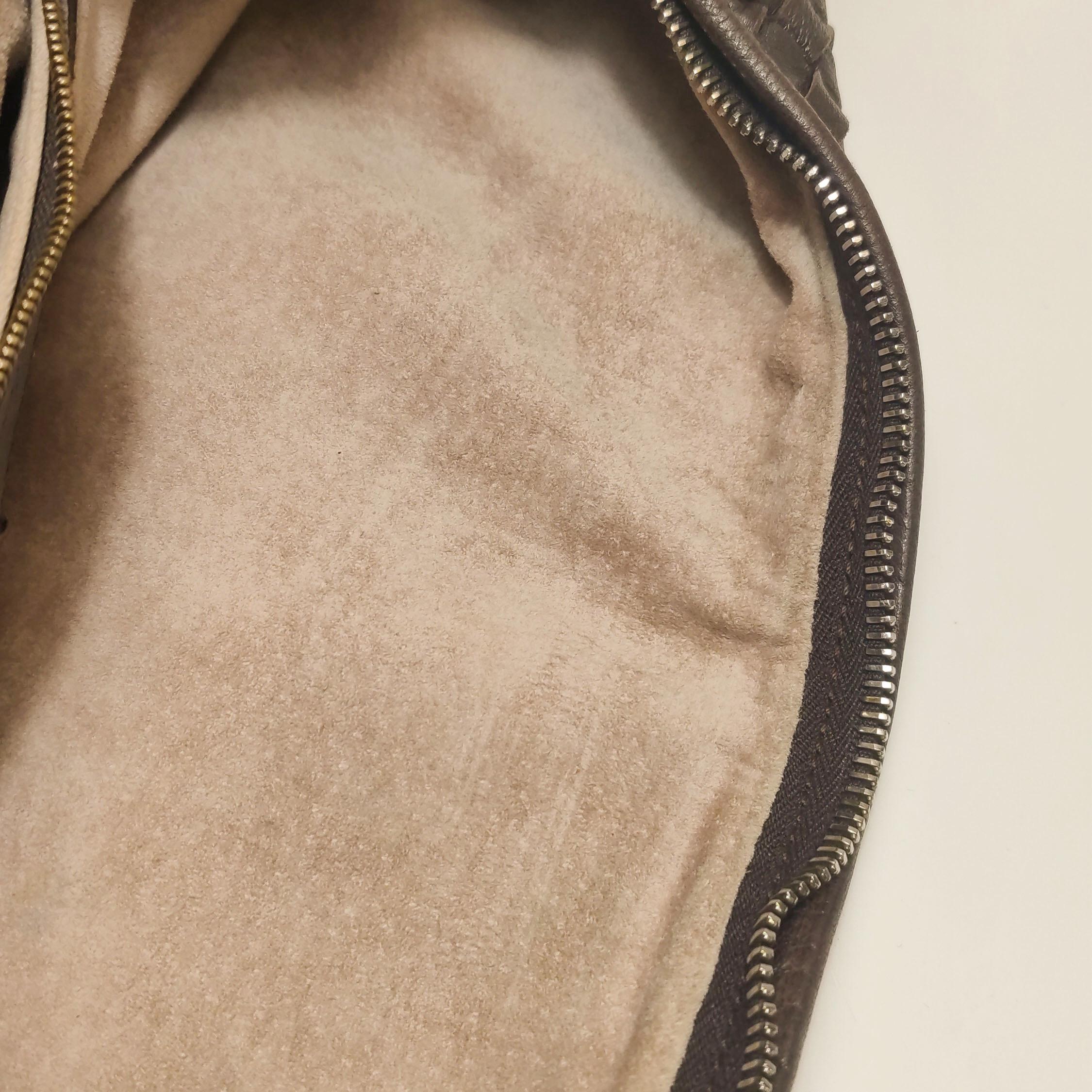 Bottega Veneta Hobo Intrecciato Cuir marron foncé Fermeture éclair Chaîne Embellie en vente 9