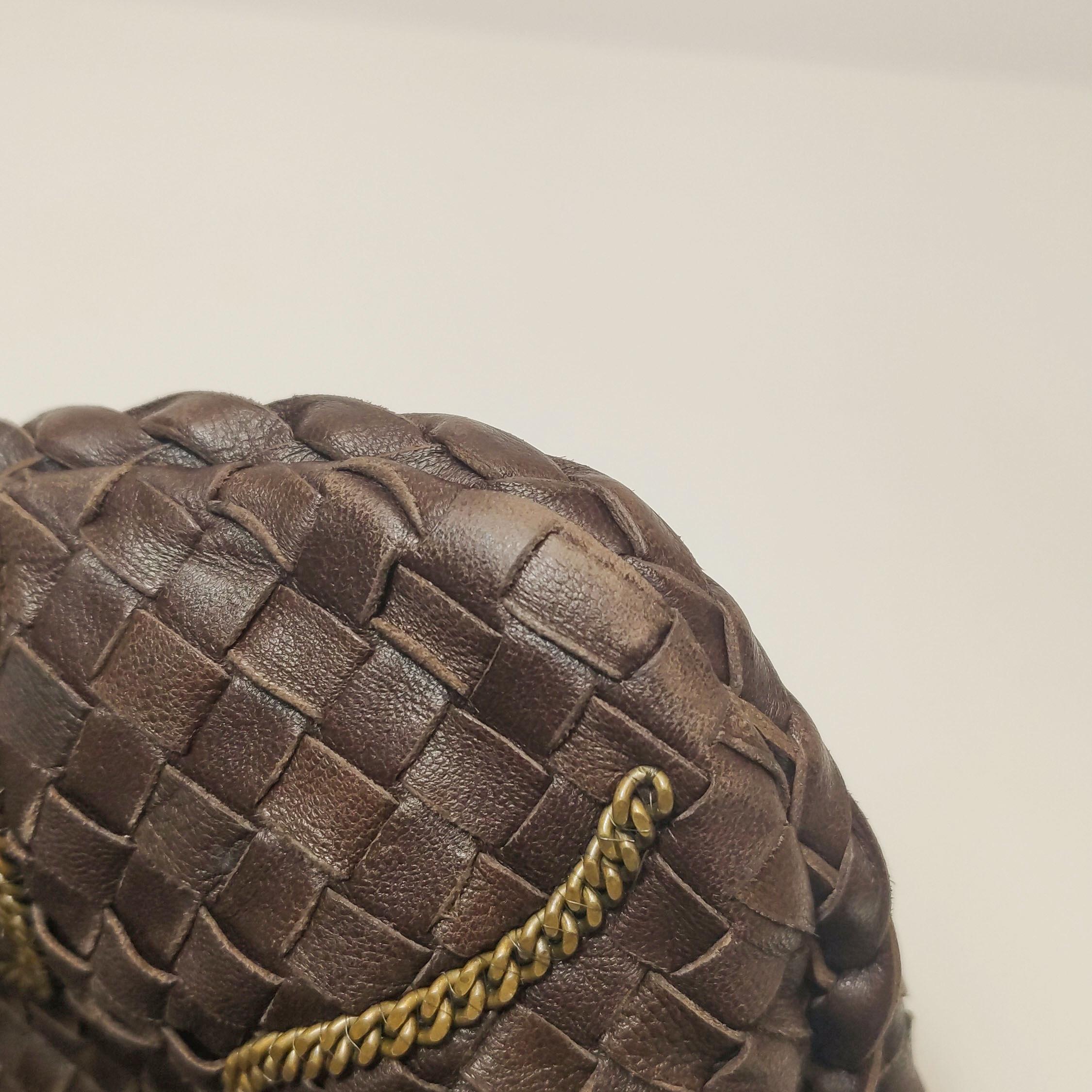 Bottega Veneta Hobo Intrecciato Cuir marron foncé Fermeture éclair Chaîne Embellie en vente 14