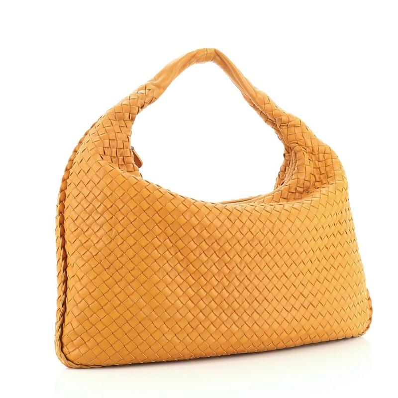 This Bottega Veneta Veneta Hobo Intrecciato Nappa Medium, crafted from yellow intrecciato nappa leather, features a single looped handle and gunmetal-tone hardware. Its zip closure opens to a neutral suede interior with side zip pocket. 

Estimated