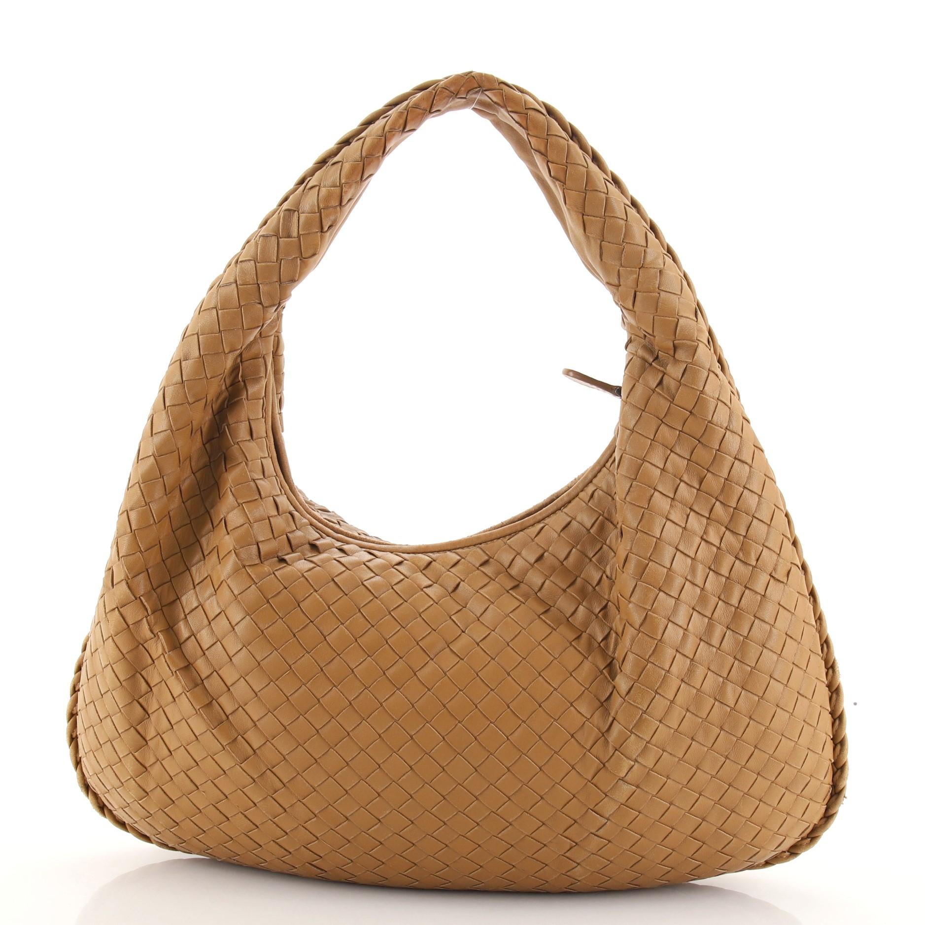 Bottega Veneta Hobo Intrecciato Nappa Medium im Zustand „Gut“ in NY, NY