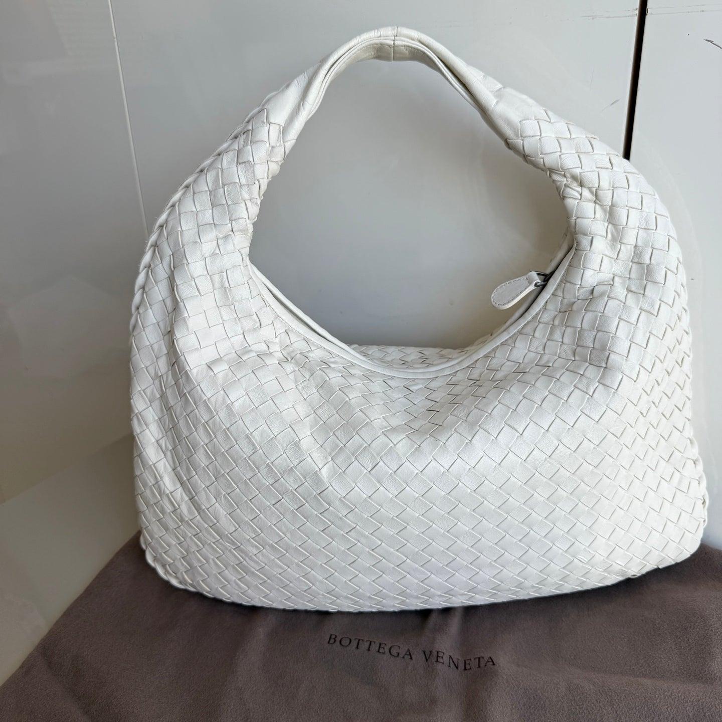 Bottega Veneta Veneta Hobo Intrecciato White Nappa Leather Medium 40cm
 These are professional photos of the actual bag.
 This Bottega Veneta Belly Hobo Bag is an exceptional piece of luxury, crafted from iconic lambskin leather with the instantly