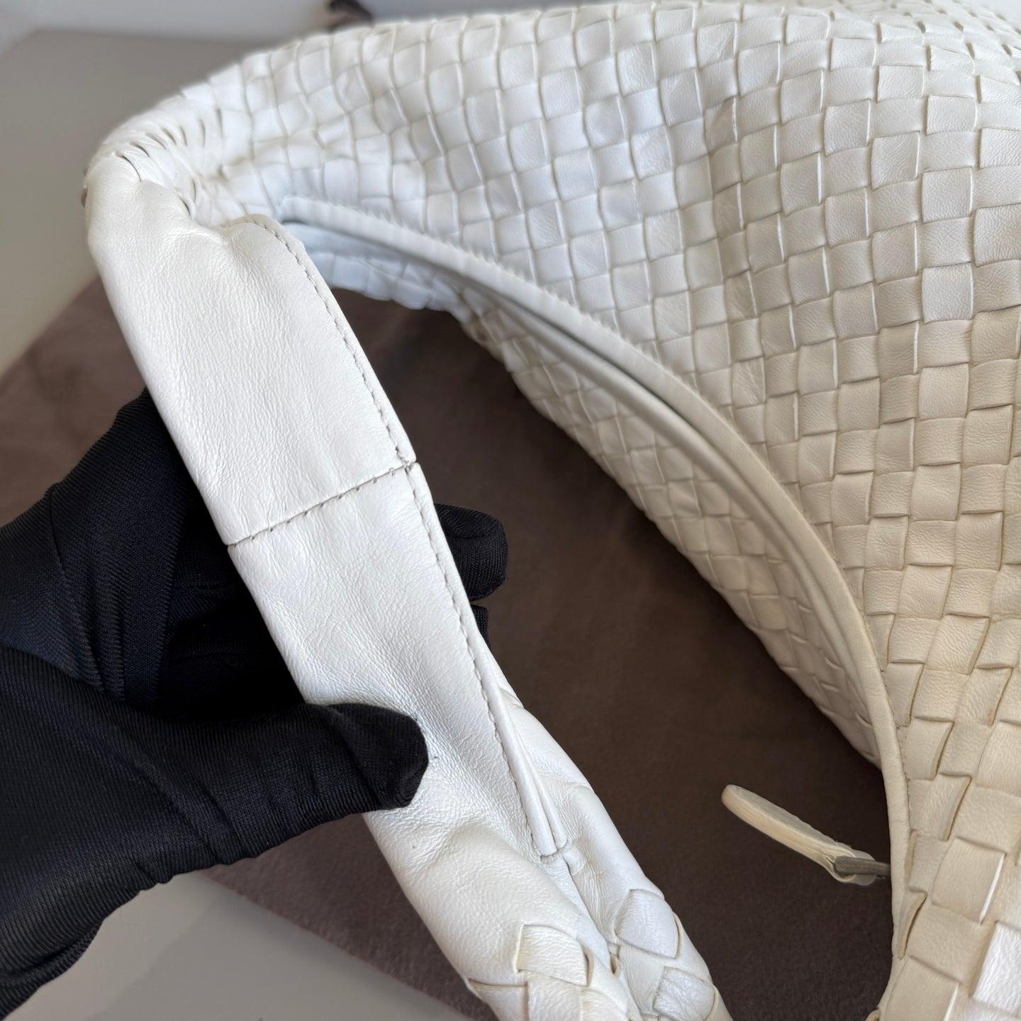 Bottega Veneta Veneta Hobo Intrecciato White Nappa Leather Medium 40cm In Excellent Condition In AUBERVILLIERS, FR