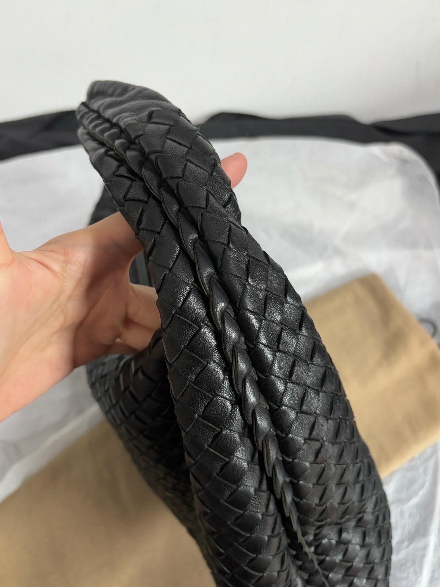 Bottega Veneta Hobo Large Cuir Noir 48cm en vente 7