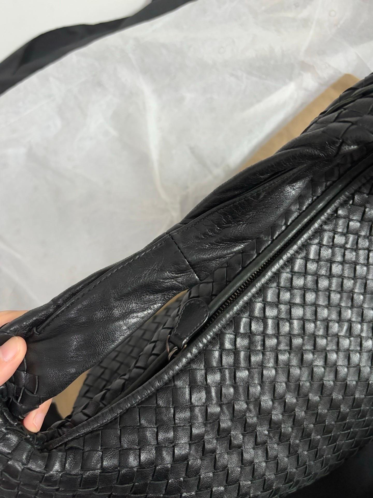 Bottega Veneta Hobo Large Cuir Noir 48cm en vente 10