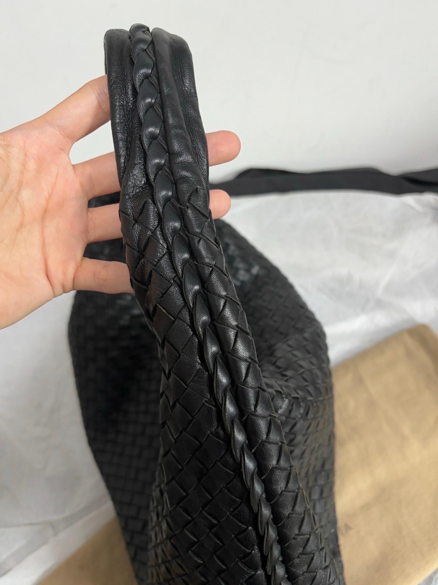 Bottega Veneta Hobo Large Cuir Noir 48cm en vente 3