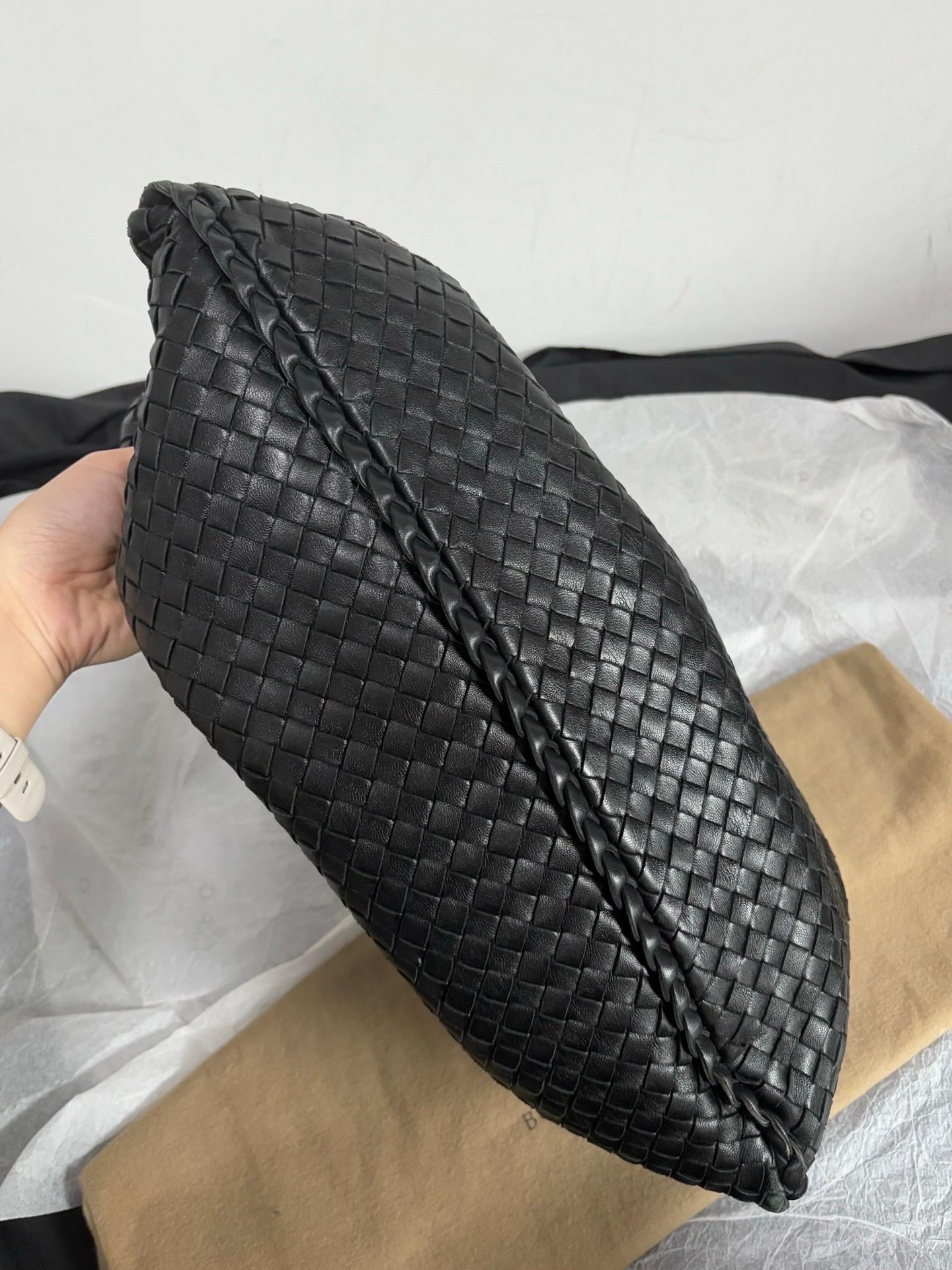 Bottega Veneta Hobo Large Cuir Noir 48cm en vente 4
