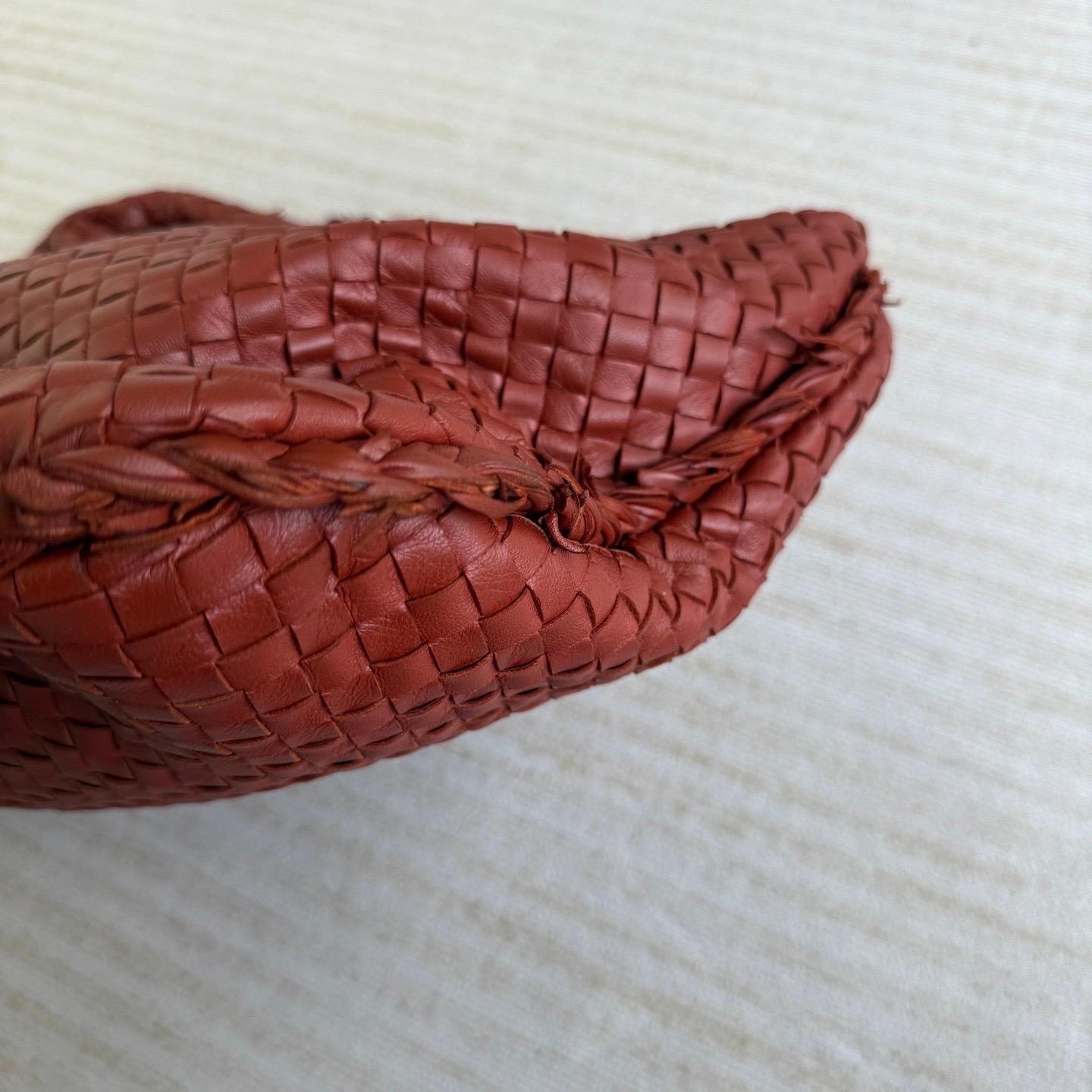 Bottega Veneta Veneta Hobo Large Burgundy 47cm Lambskin Leather en vente 6