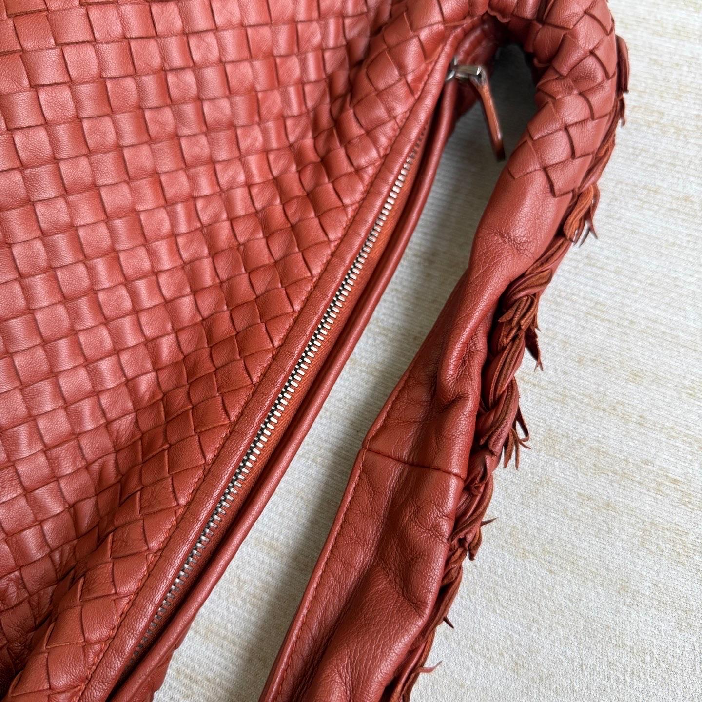 Bottega Veneta Veneta Hobo Large Burgundy 47cm Lambskin Leather en vente 7