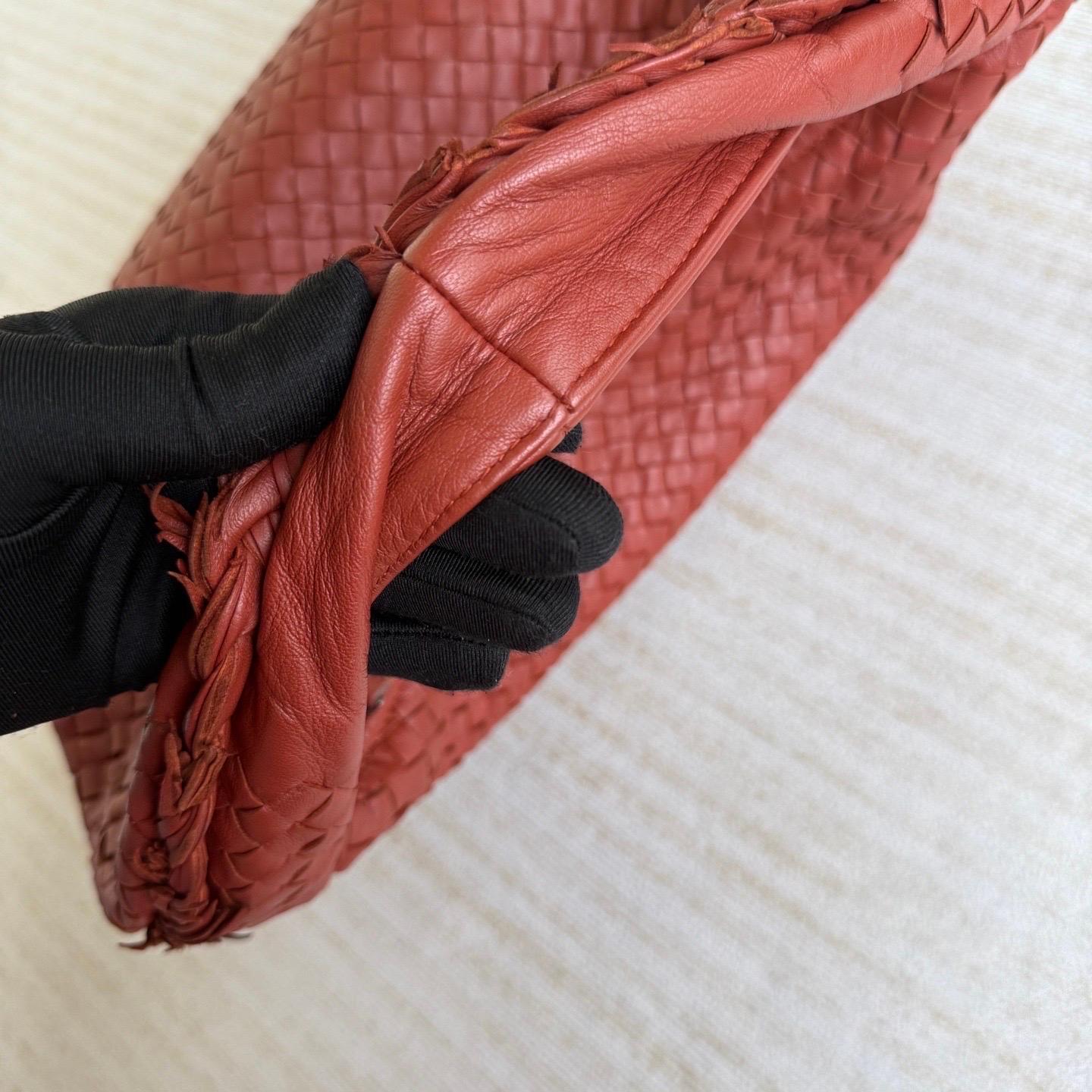 Bottega Veneta Veneta Hobo Large Burgundy 47cm Lambskin Leather en vente 12