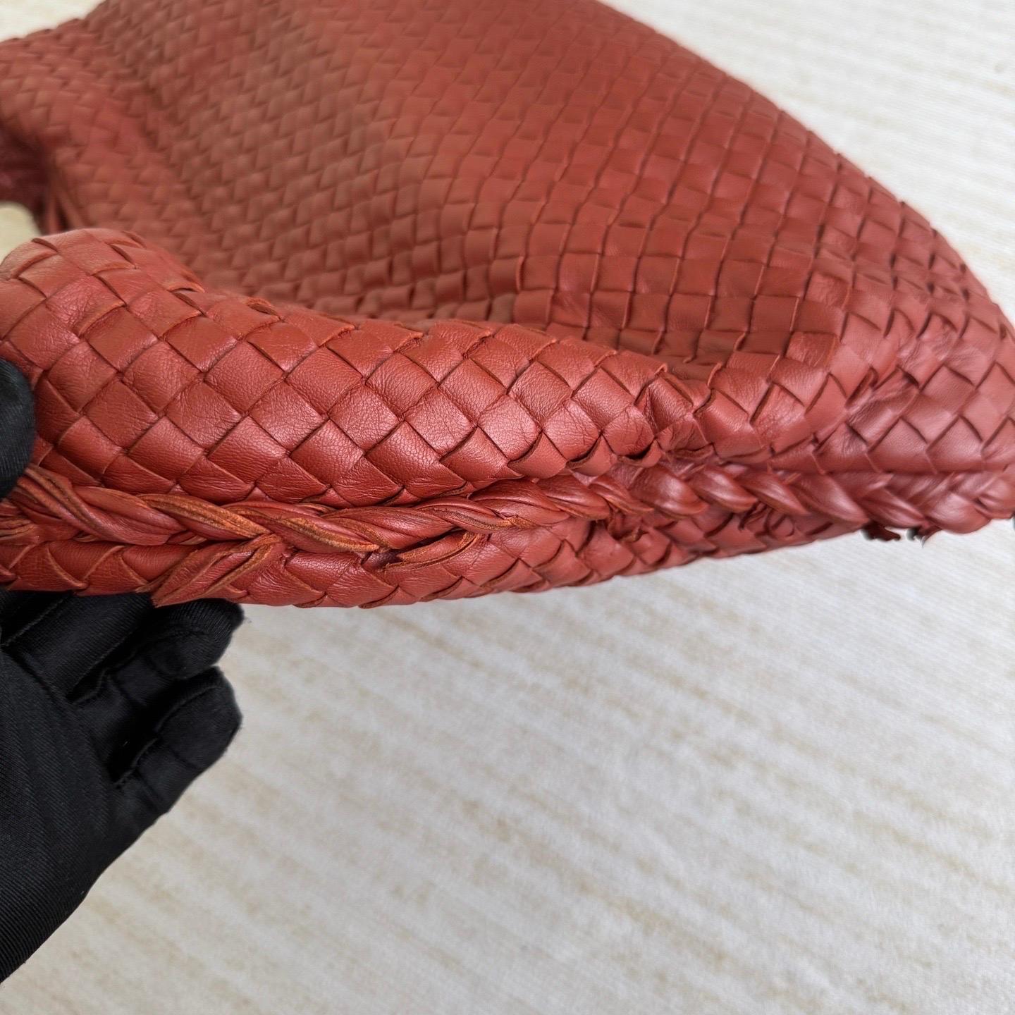 Marron Bottega Veneta Veneta Hobo Large Burgundy 47cm Lambskin Leather en vente