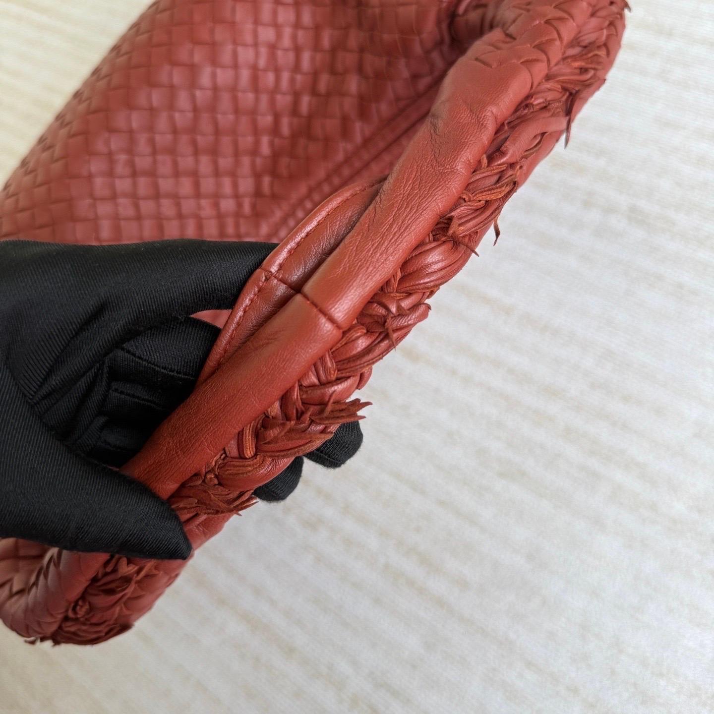 Bottega Veneta Veneta Hobo Large Burgundy 47cm Lambskin Leather en vente 3