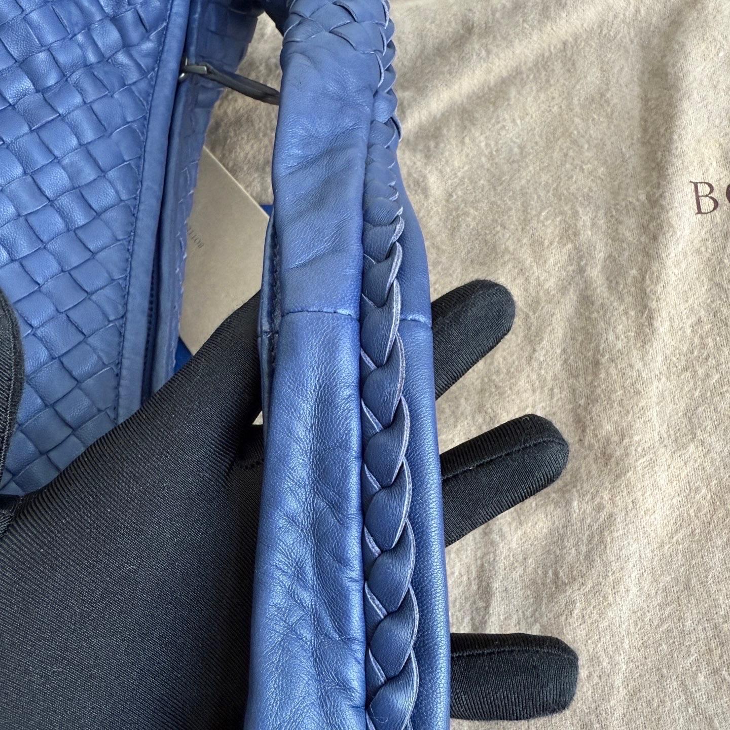 Bottega Veneta Veneta Hobo Large Navy Intrecciato Leather Bag 47cm In condizioni ottime a AUBERVILLIERS, FR
